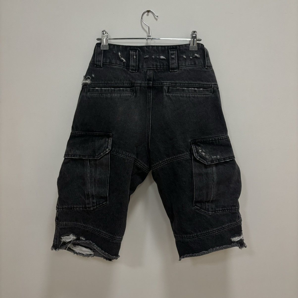 Givenchy Givenchy Black Denim Cargo Jorts Size 26" / US 2 / IT 38 - 2 Thumbnail