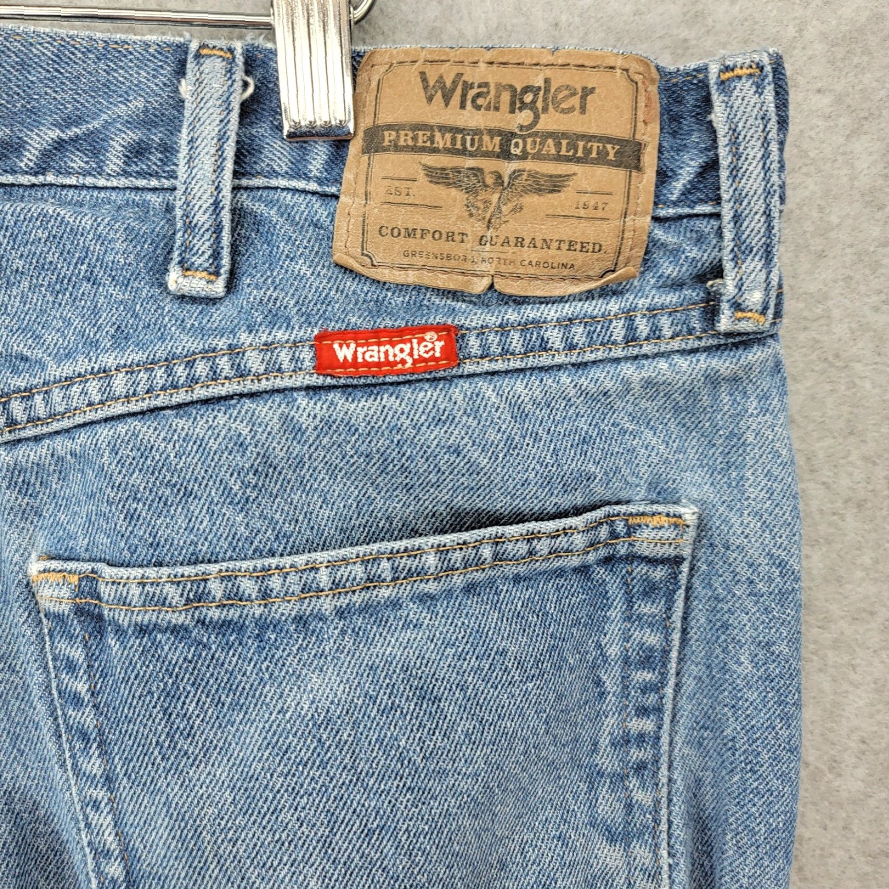 Wrangler Wrangler Jeans Mens 40x30 light Wash Regular Fit Straight 96501MR vintage Wrangler Jeans Mens 40x30 light Wash Regular Fit Straight 96501MR vintage Size US 40 / EU 56 - 6 Thumbnail