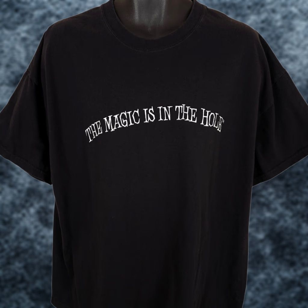 Hanes VINTAGE Hanes T Shirt Mens Size 2XL Black Y2K The Magic Is In The Hole Size US XXL / EU 58 / 5 - 1 Thumbnail
