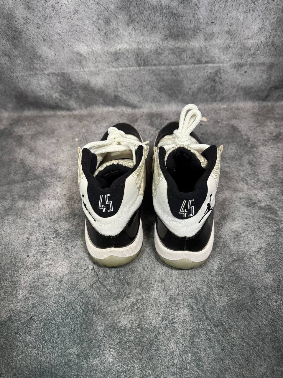 Jordan Brand Size 8.5 | Jordan 11 Concord No Box | Pre-Owned Size US 8.5 / EU 41-42 - 3 Thumbnail