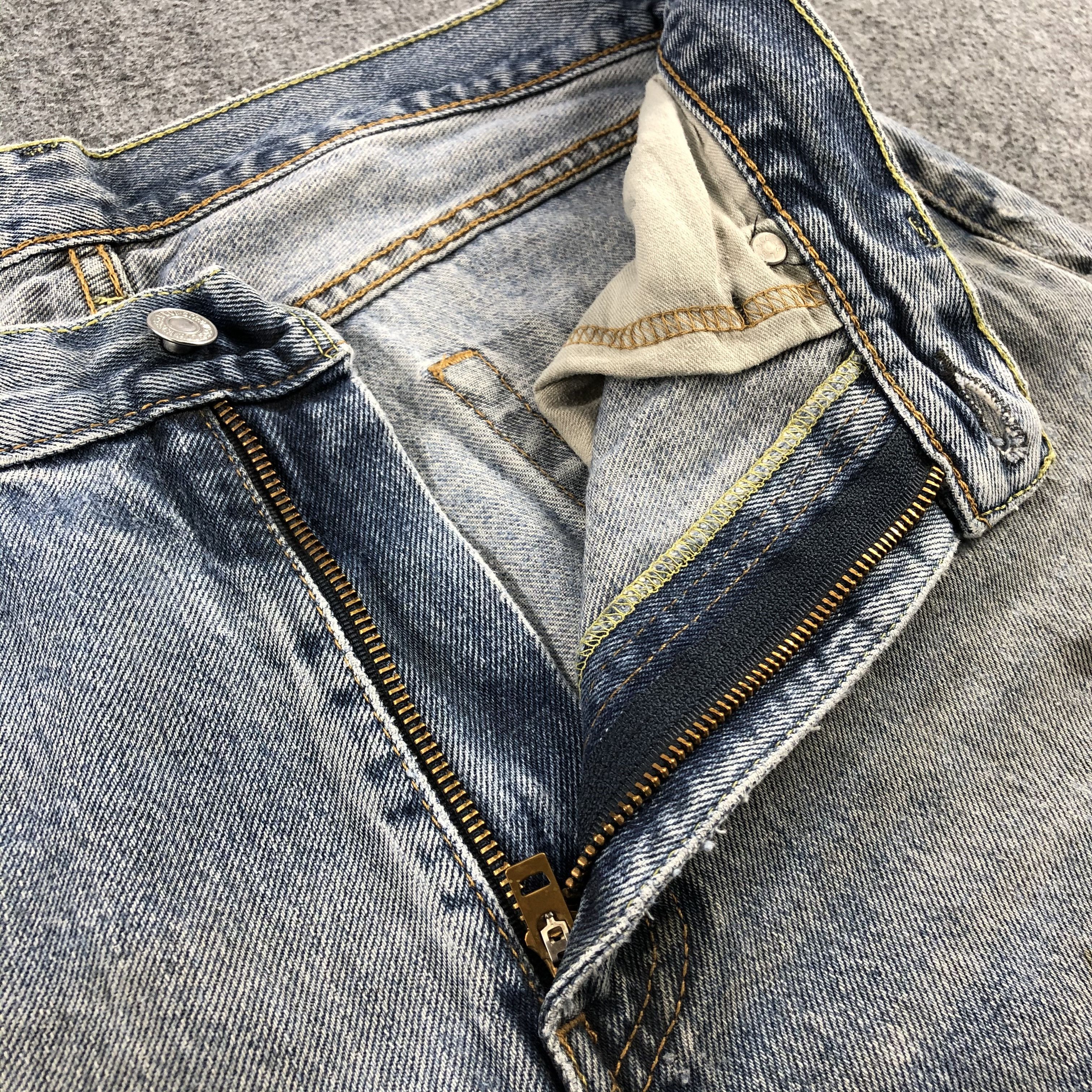 Levi's × Vintage Vintage Light Wash Levis 505 Jeans-JM1388 Size US 34 / EU 50 - 8 Thumbnail