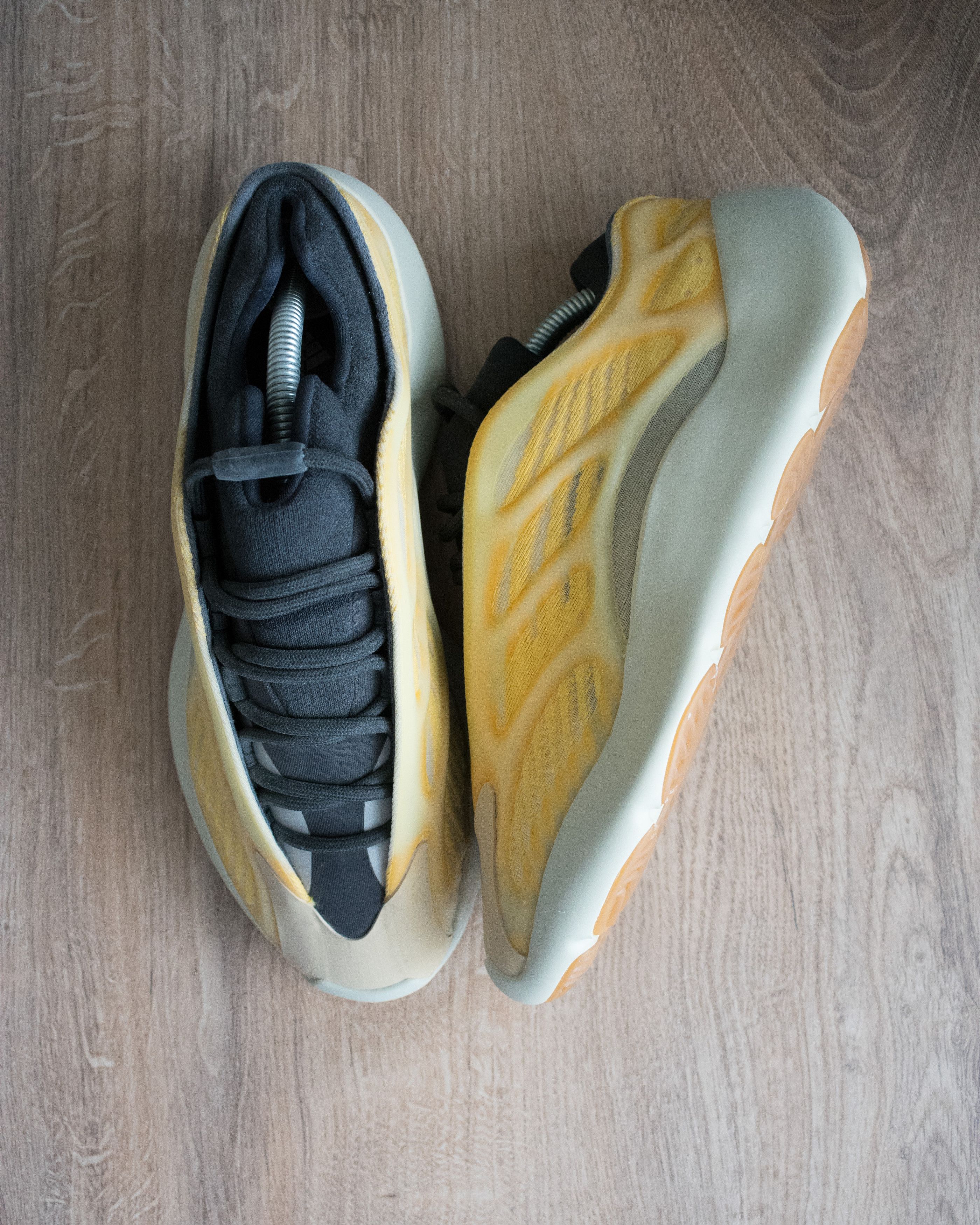 Yeezy Adidas Yeezy 700 V3 Mono Safflover Size US 8.5 / EU 41-42 - 4 Thumbnail