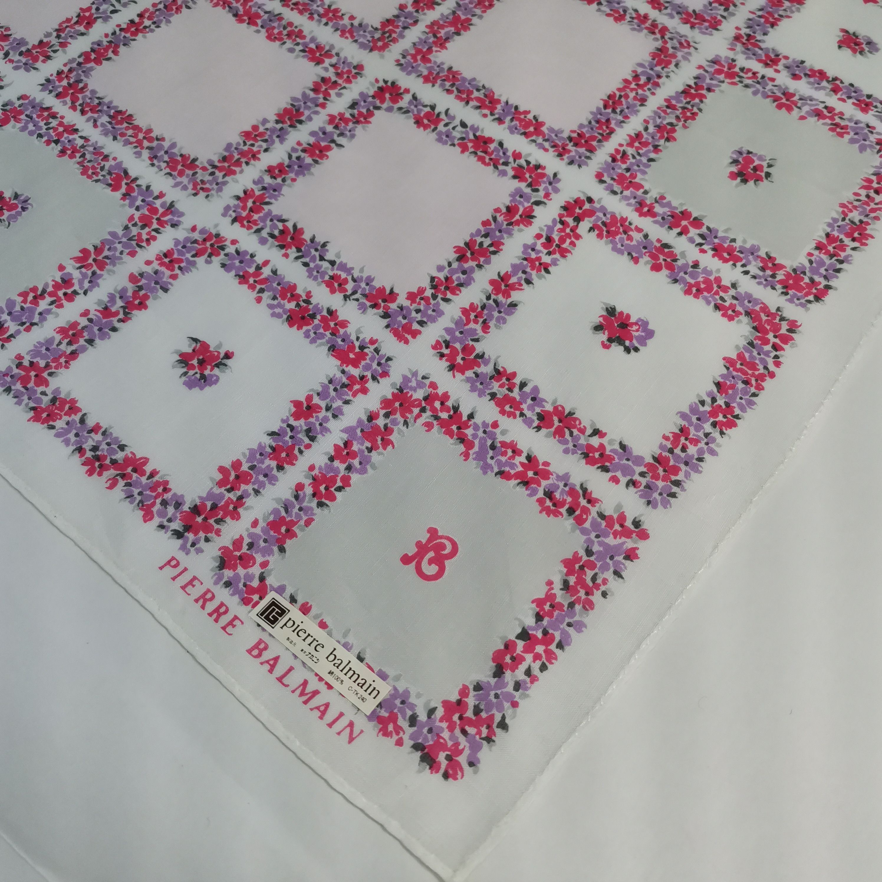 Pierre Balmain PIERRE BALMAIN HANDKERCHIEF/ BANDANA/ SCARF Size ONE SIZE - 4 Thumbnail