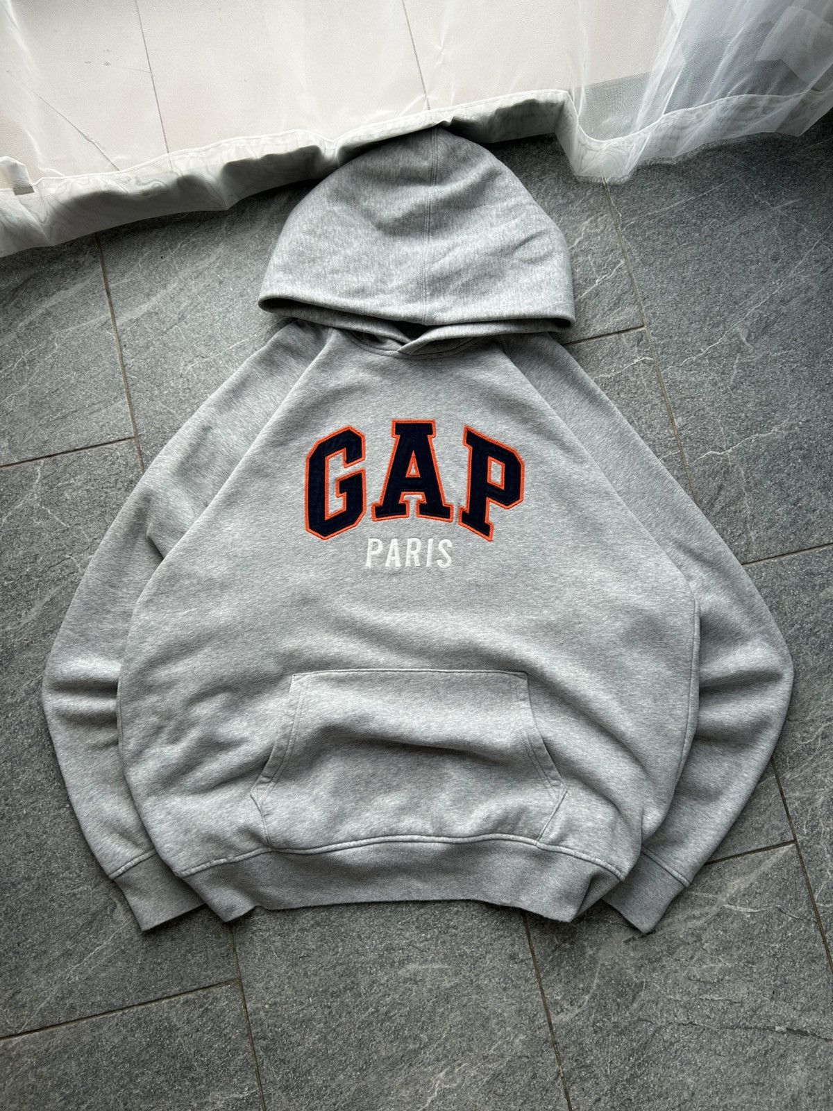 Gap Vintage hoodie gap paris big logo y2k boxy fit mans Size US L / EU 52-54 / 3 - 3 Thumbnail