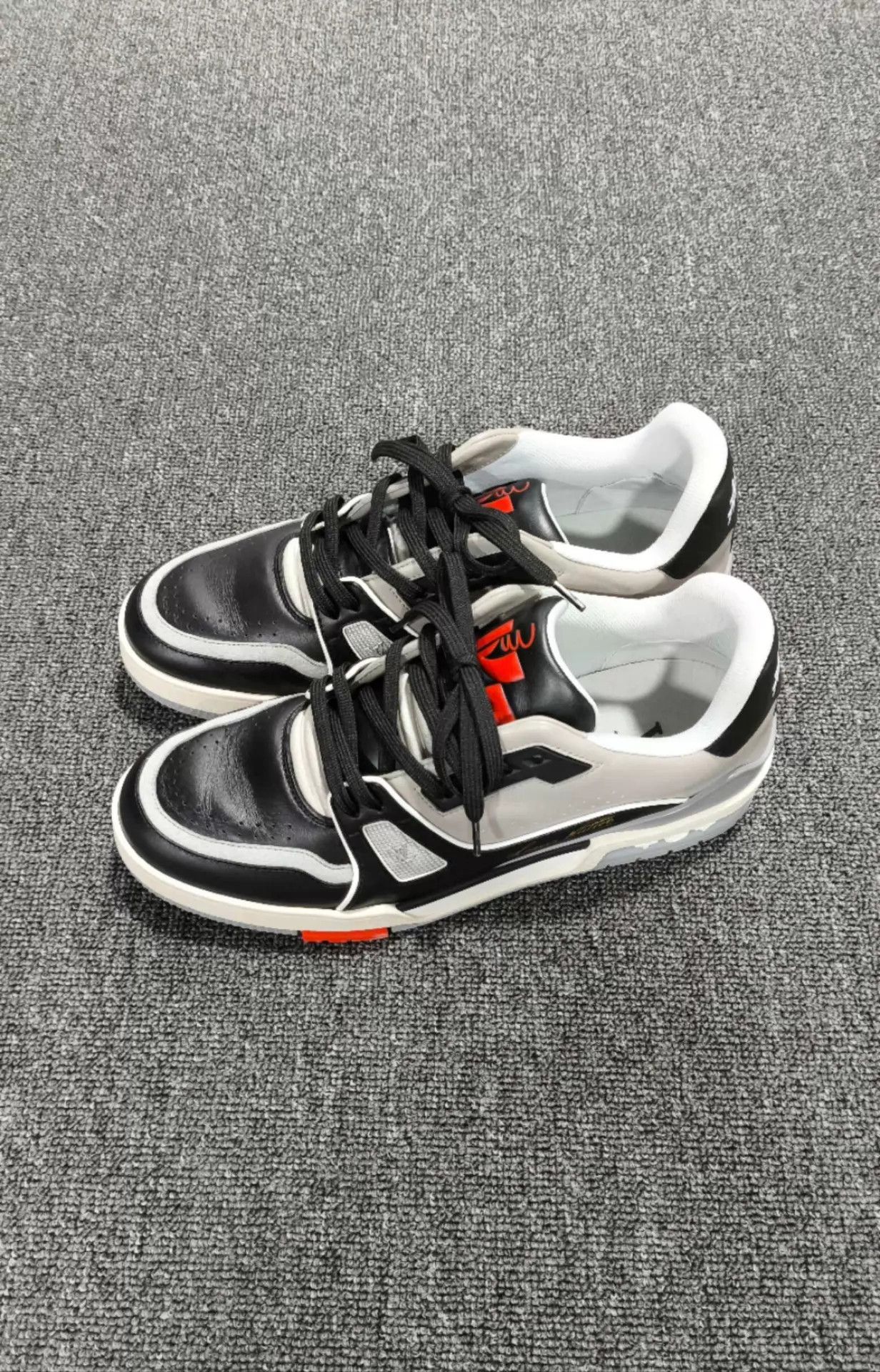 Louis Vuitton LV trainer worn once near new US 40 Size US 7 / EU 40 - 1 Thumbnail