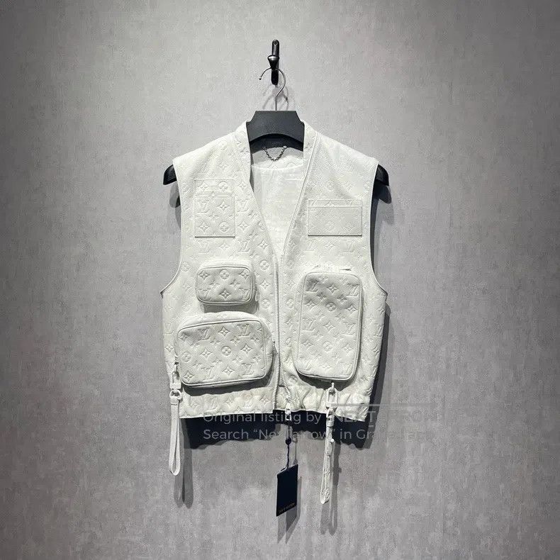 Louis Vuitton Louis Vuitton White presbyopic full print waistcoat vest Size US M / EU 48-50 / 2 - 1 Thumbnail