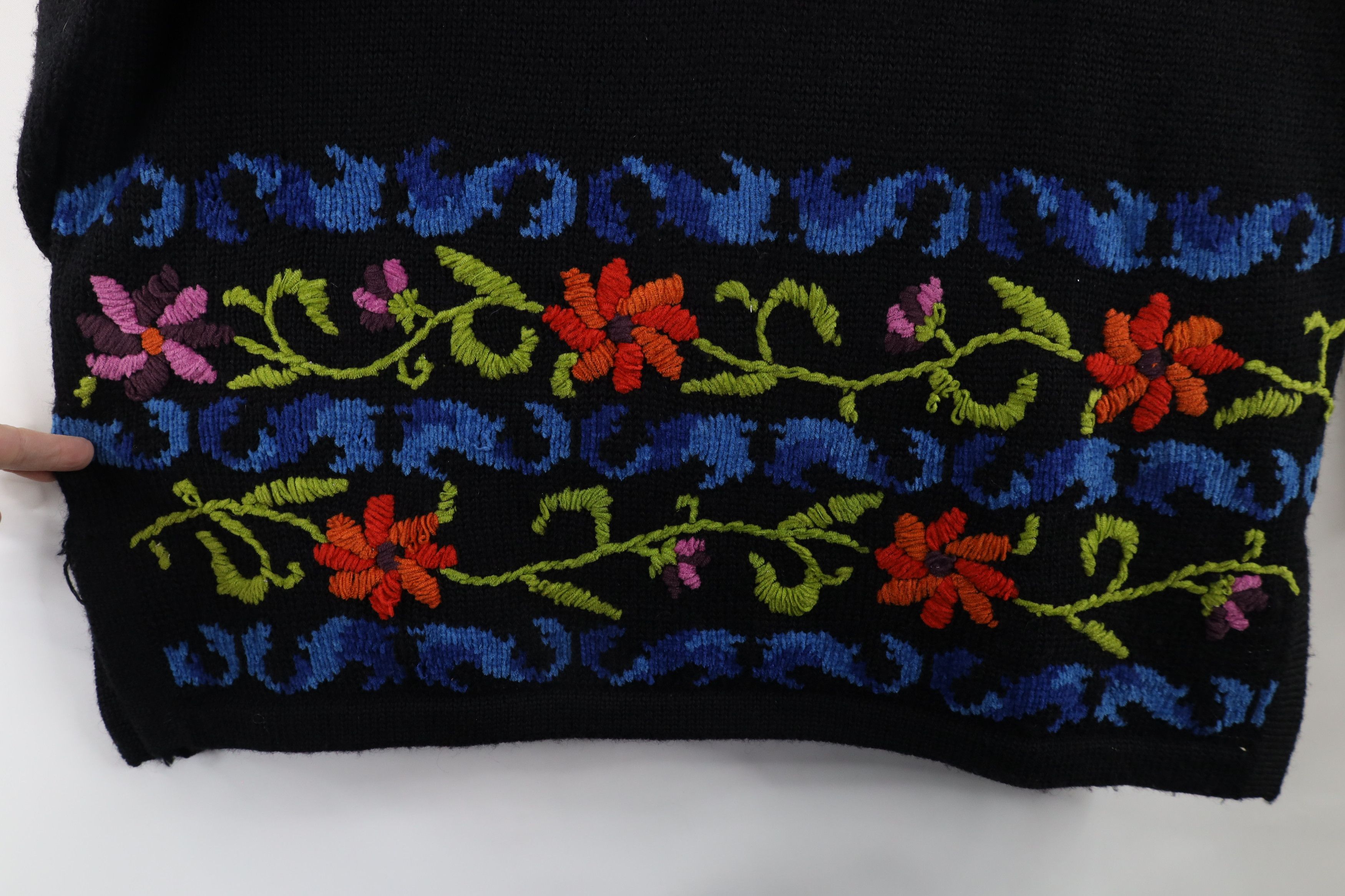 Vintage Vintage 90s Streetwear Embroidered Flower Turtleneck Sweater Size M / US 6-8 / IT 42-44 - 5 Thumbnail