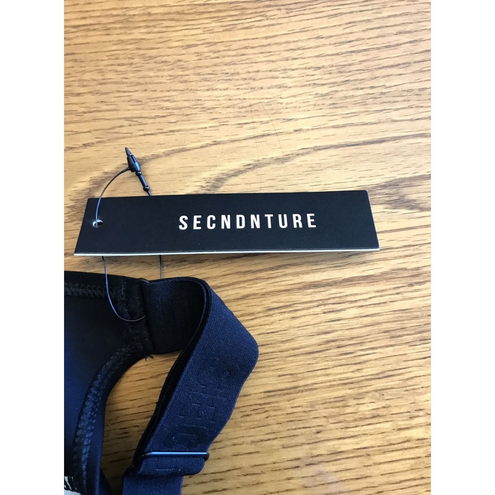 Vintage Secndnture XS Black Sports Bra Women's XS Adjustable Strap Lightly Padded NWT Medium Support Size ONE SIZE - 5 Thumbnail