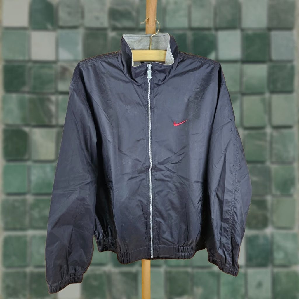 Nike VINTAGE Nike Windbreaker Jacket Black SZ LARGE 90's Swoosh Windbreaker Mens Jacket Black 27" Top to Bottom 23" Cross Shoulder 25" Shoulder to Cuff Size US L / EU 52-54 / 3 - 1 Thumbnail