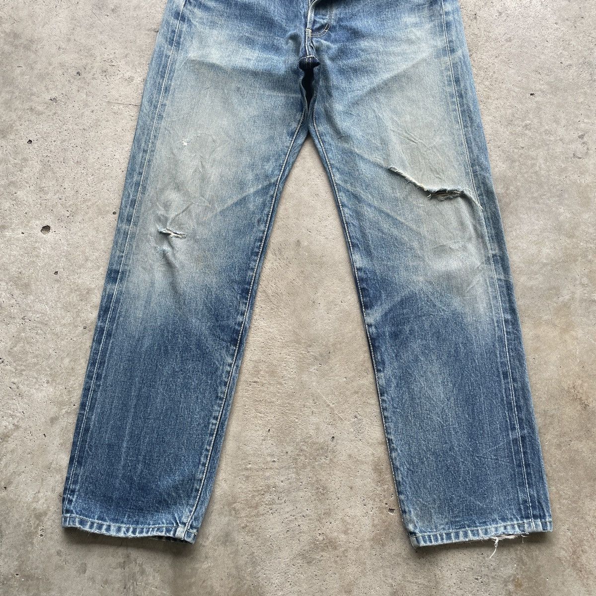 Jean × Paul Smith W31 Paul Smith Jeans Distressed Selvedge Faded Denim Pants Size US 31 - 4 Thumbnail