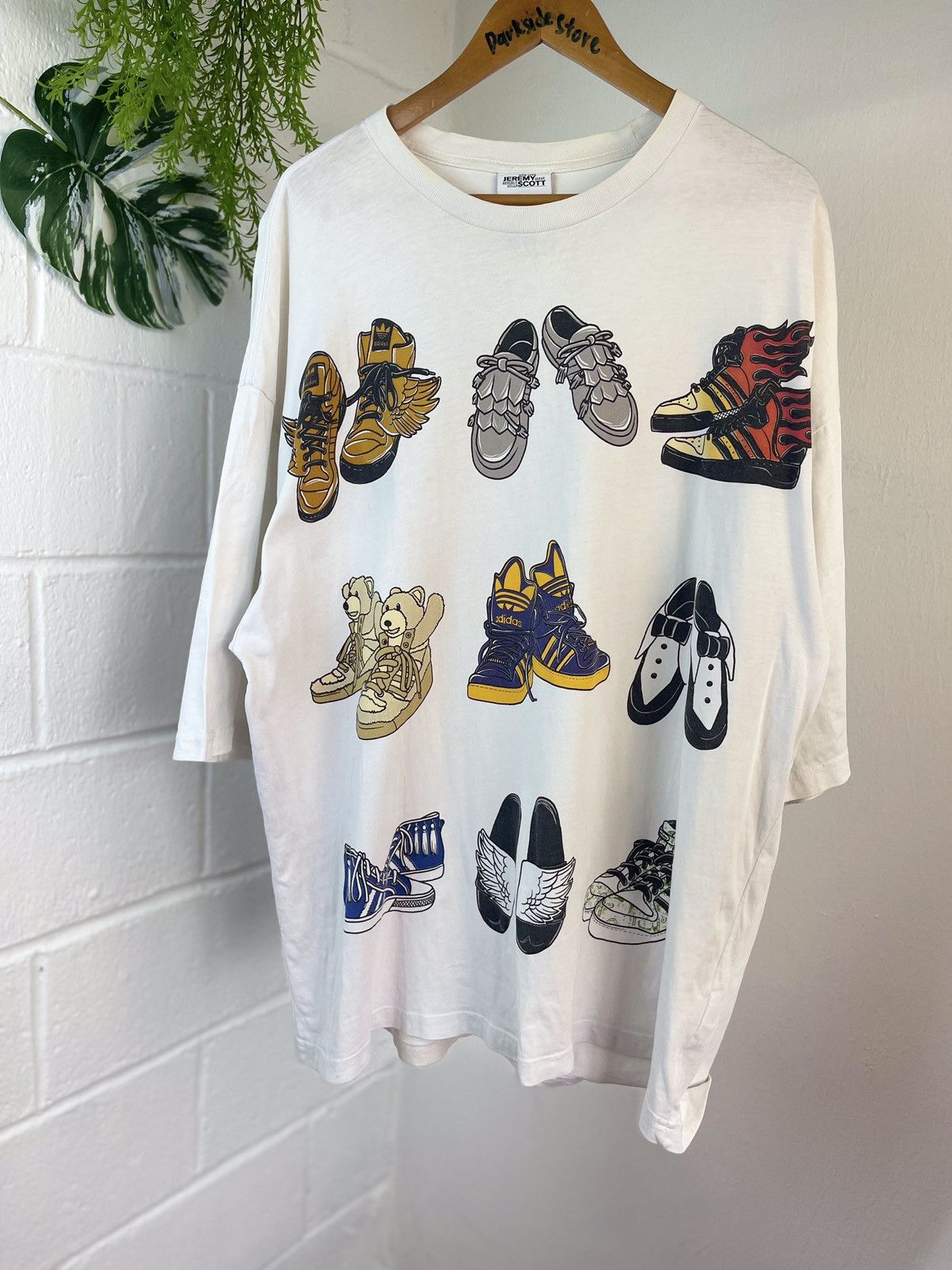 Adidas × Jeremy Scott Adidas x Jeremy Scott Oversize Shoes print Tee Size US XL / EU 56 / 4 - 3 Thumbnail