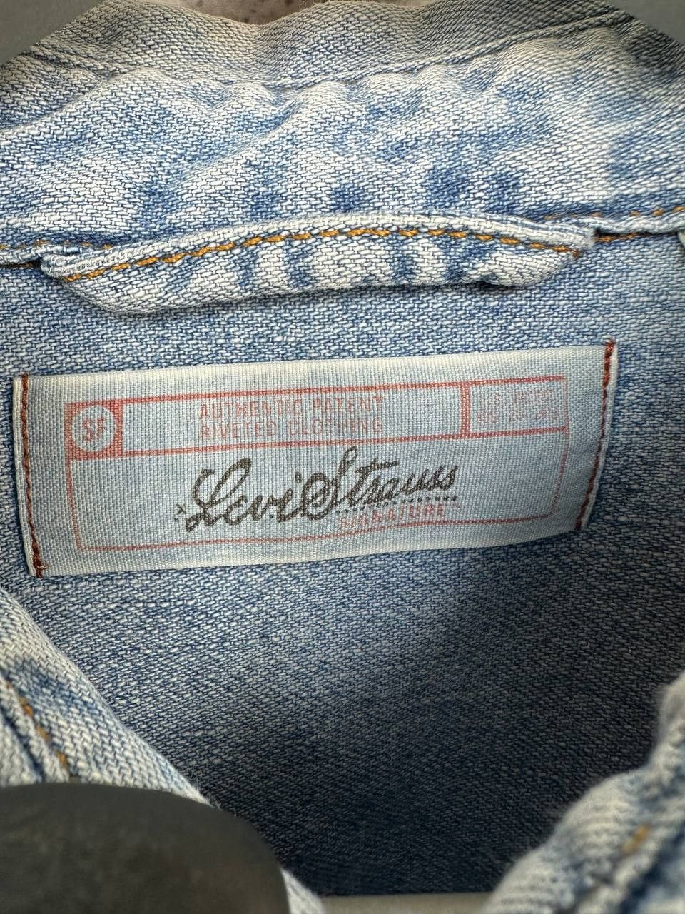 Levi's Vintage Clothing Levi’s Signature Denim Shirt Light Wash Cotton Short Sleeve Size US M / EU 48-50 / 2 - 9 Thumbnail
