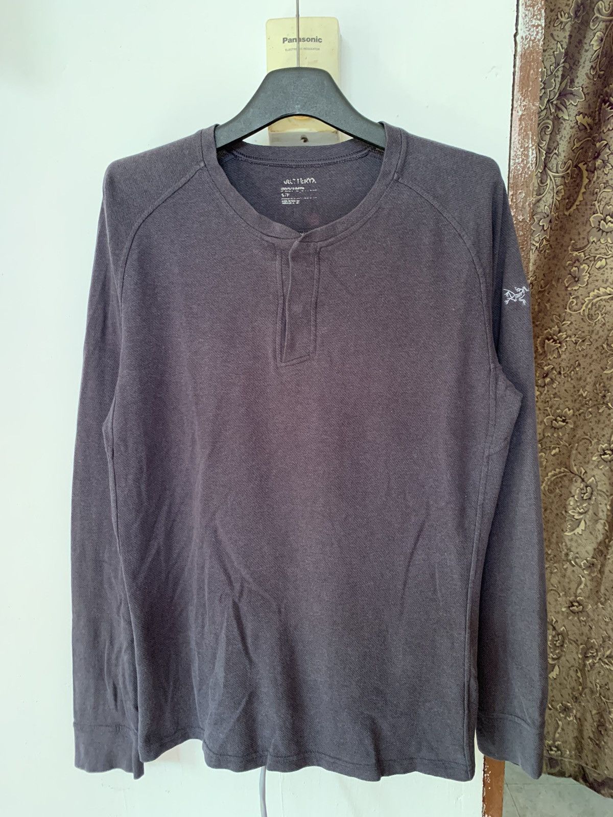 Men Arc'teryx long hotsell sleeve sweater