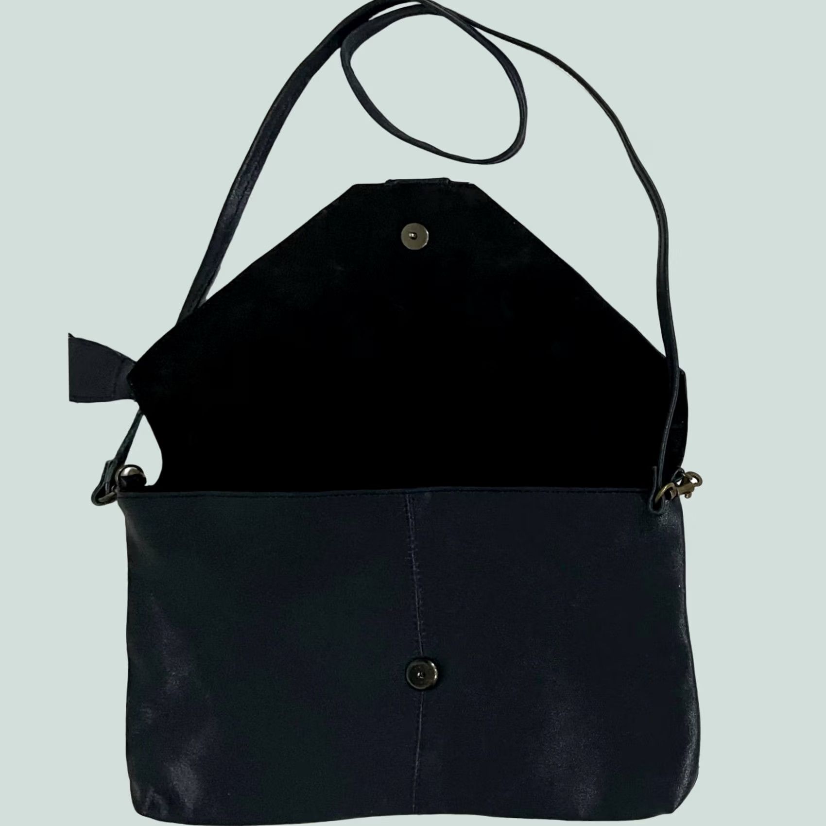 Vintage VINTAGE 90s Leather Purse Black Clutch Shoulder Bag Envelope Snap Ruched Front Women Leather Clutch Mens Womens Budgets Size ONE SIZE - 1 Thumbnail