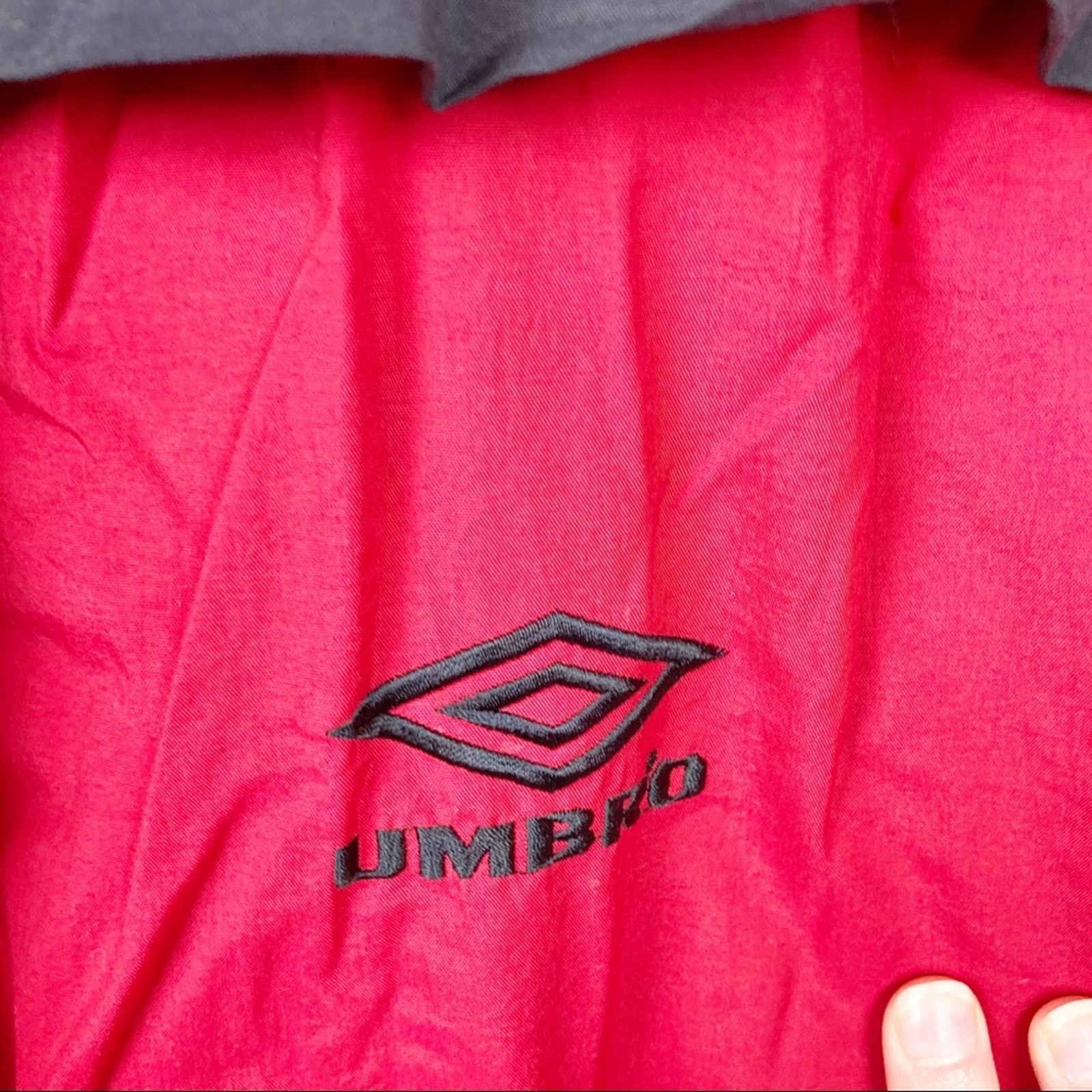 Umbro Vintage Umbro Black Red Windbreaker Sz XL Size US XL / EU 56 / 4 - 2 Thumbnail
