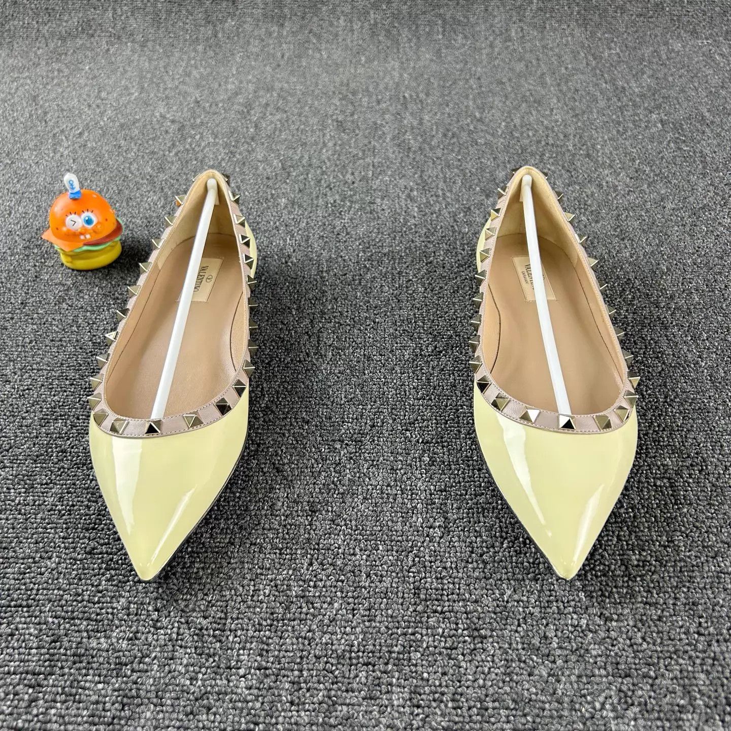 Valentino Valentino Yellow Patent Leather Studded Flats 39.5 Size US 9 / IT 39 - 2 Thumbnail