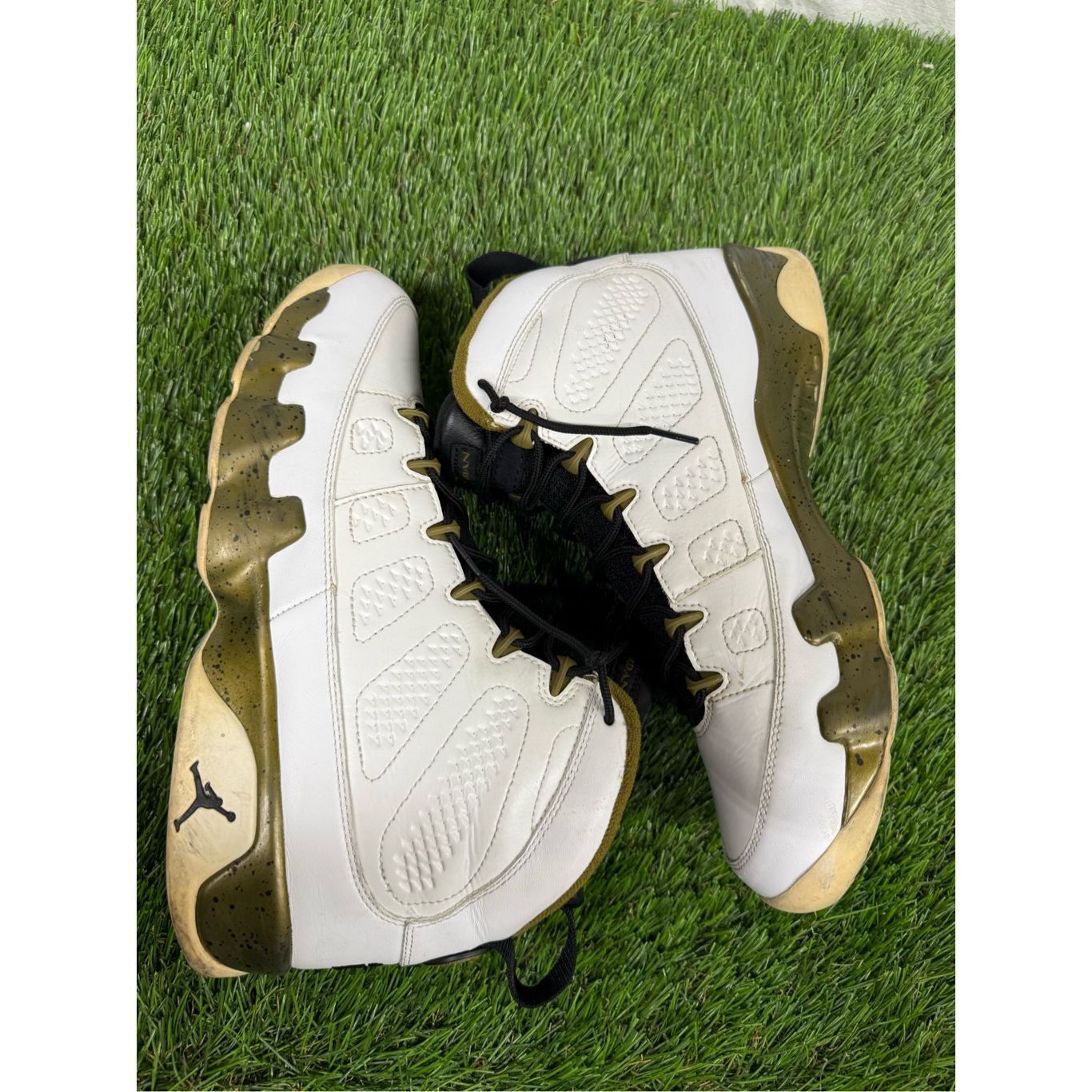 Jordan Brand Size 10.5 - Air Jordan 9 Retro Statue Size US 10.5 / EU 43-44 - 5 Thumbnail