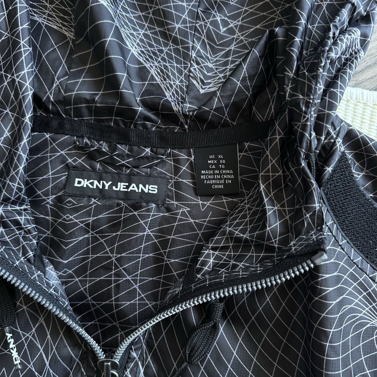 DKNY DKNY Jeans Sleeveless Lightweight Hooded Nylon Vest Size XL / US 12-14 / IT 48-50 - 4 Thumbnail