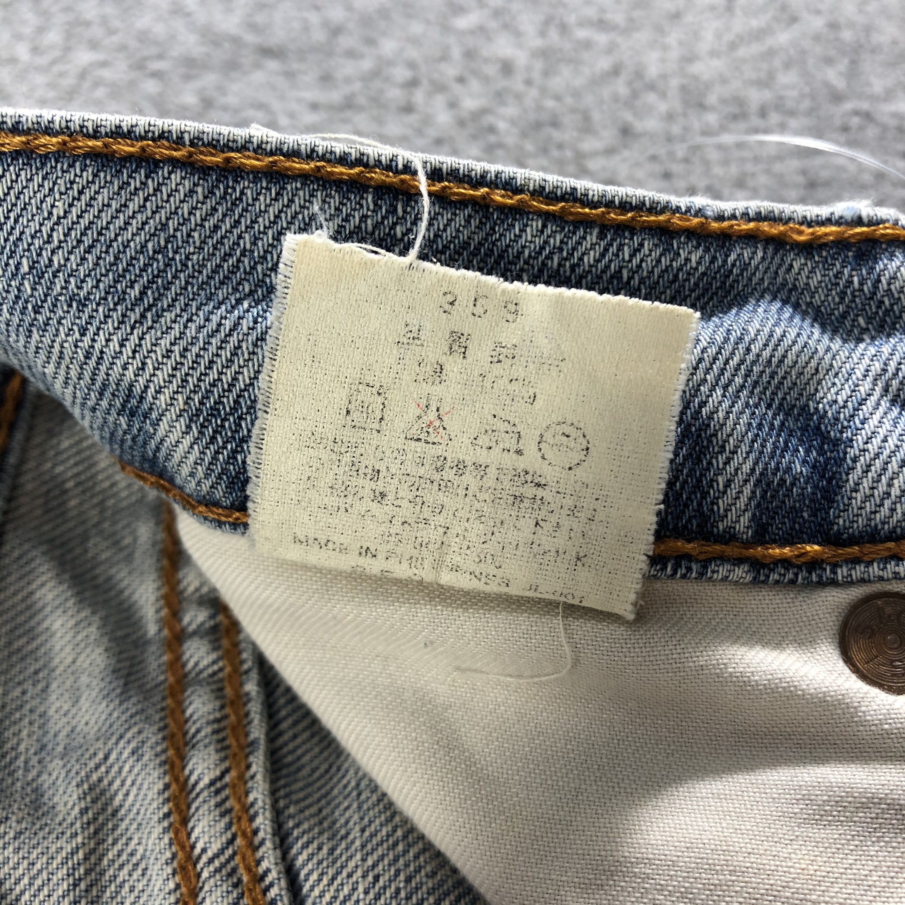 Levi's 90s Vintage Blue Wash Levis 519 Jeans-J2893 Size US 26 / EU 42 - 10 Thumbnail