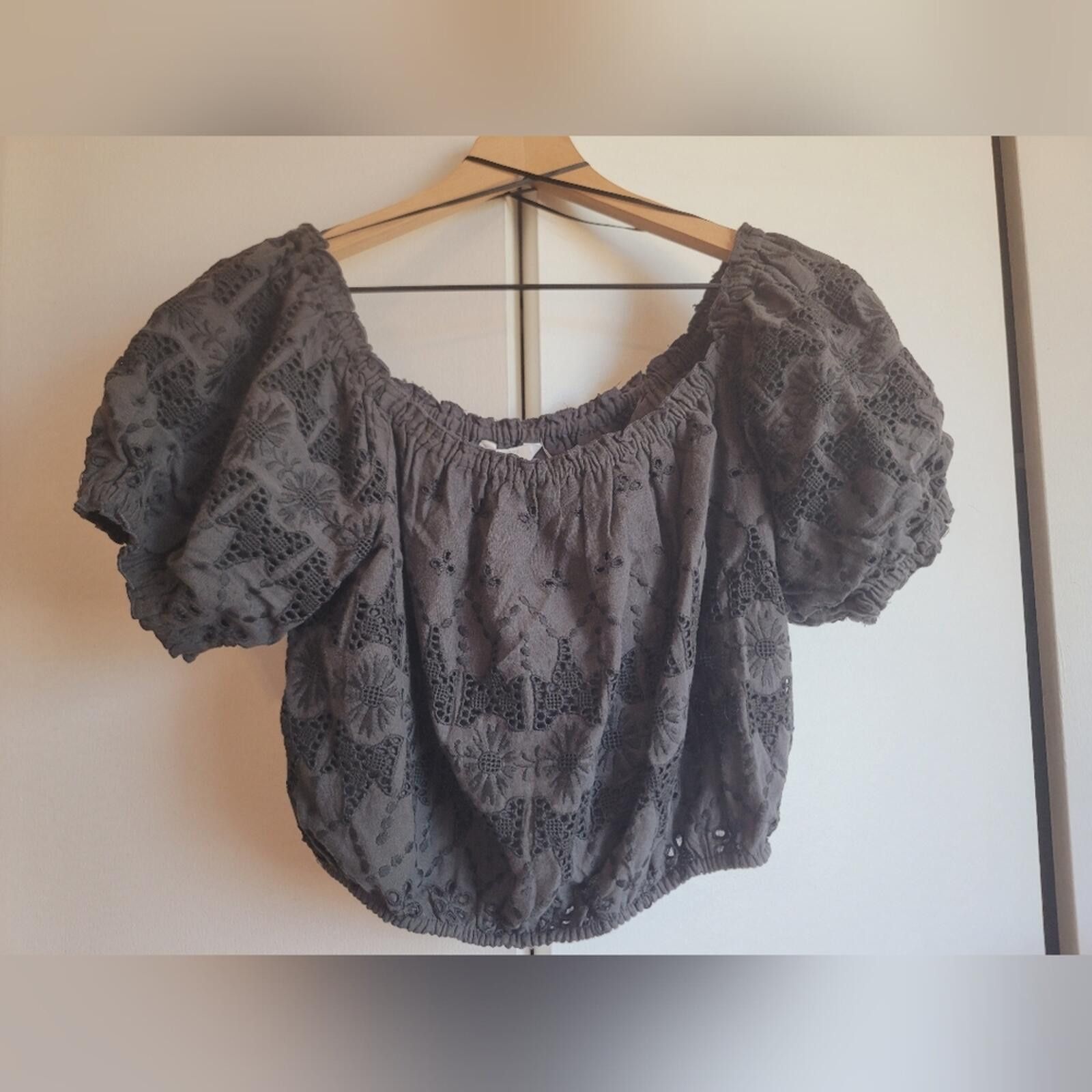 Lucky Brand Lucky Brand Gray Eyelet Puff Sleeve Top EUC 100% Cotton Size S / US 4 / IT 40 - 3 Thumbnail