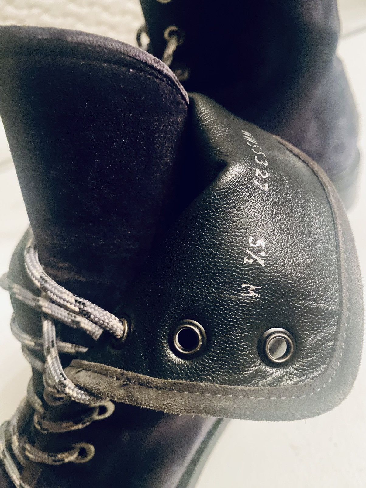 Stuart Weitzman Stuart Weitzman Metermaid Deep Purple Velvet Combat Boot 5.5 Size US 5.5 / IT 35.5 - 7 Thumbnail