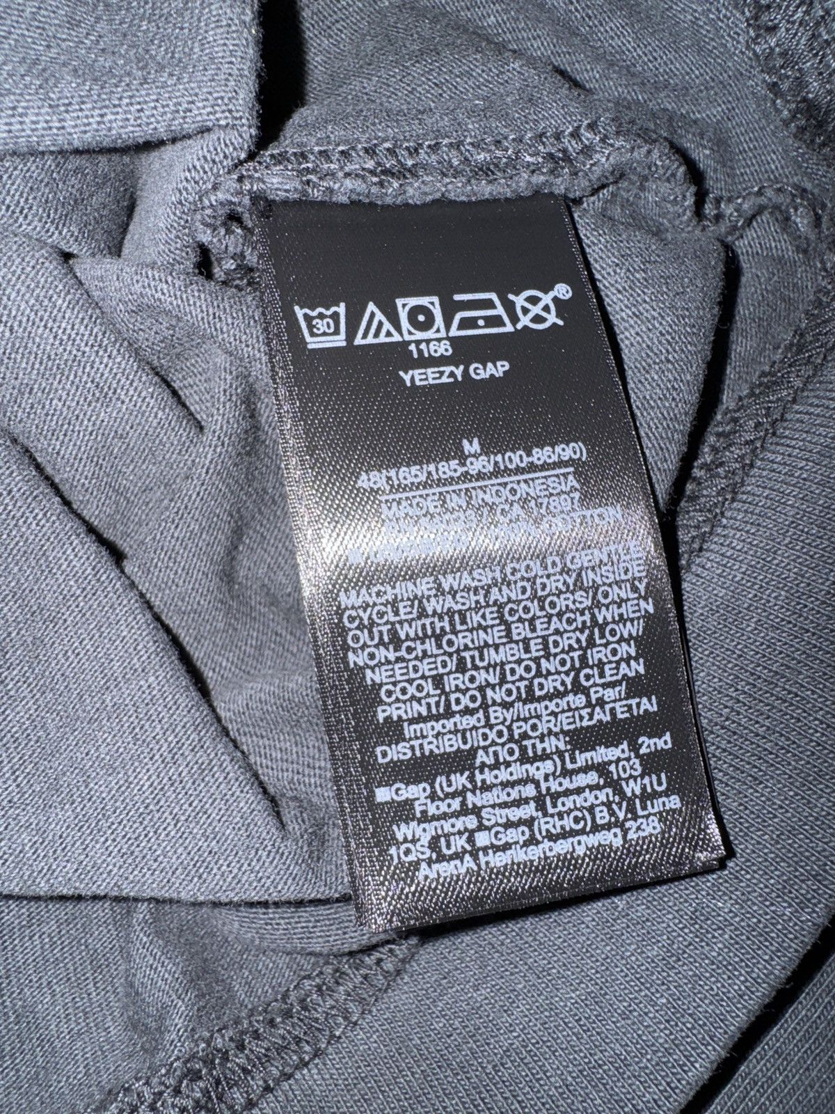 Balenciaga × Gap × Yeezy YZY x GAP 3/4 sleeve tee Size US M / EU 48-50 / 2 - 7 Thumbnail