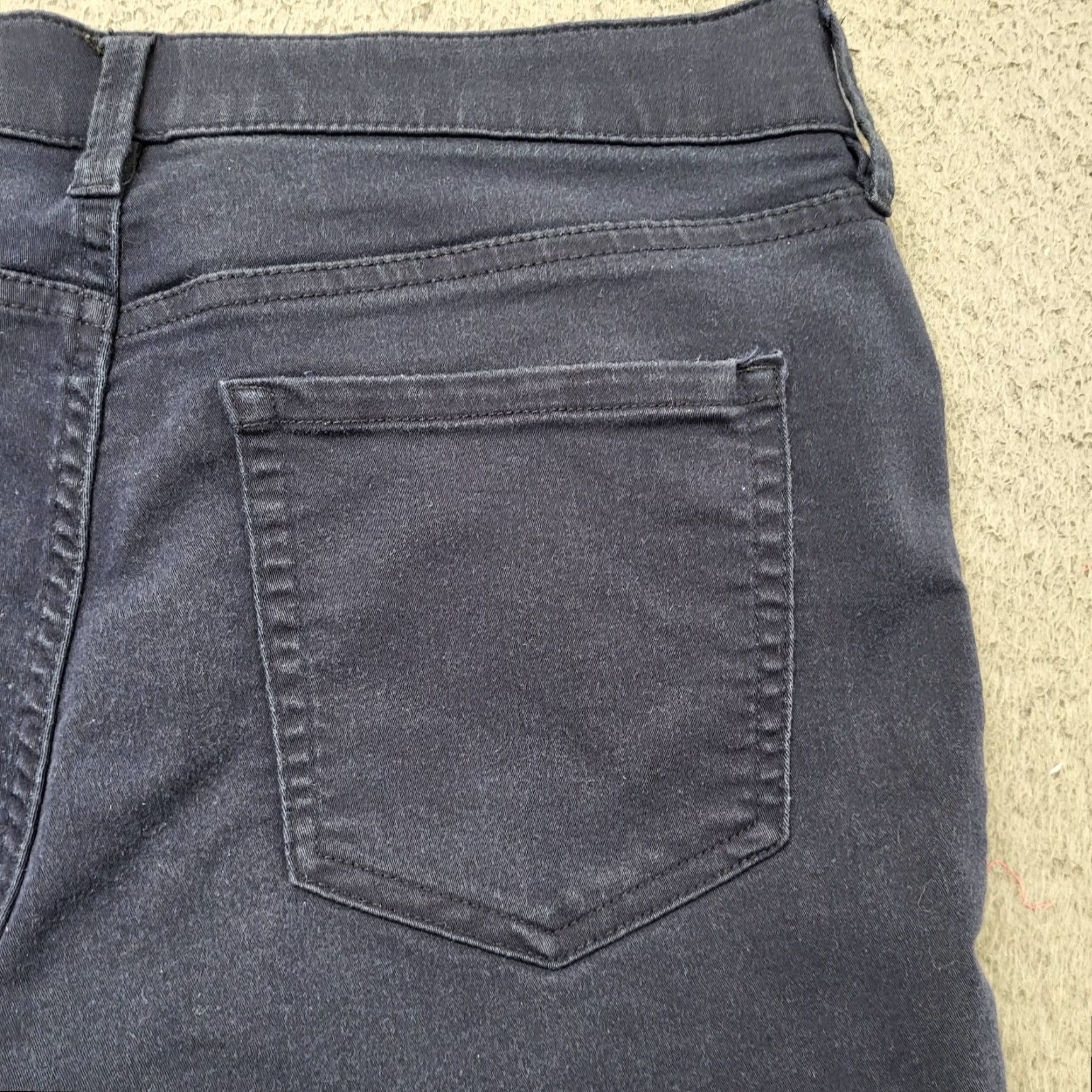 Liz Claiborne Liz Claiborne Capri Women's Size 12 Blue Denim Jeans Slim Leg Classic 5-Pocket Causal Prep Womens Size 34" / US 12 / IT 48 - 3 Thumbnail