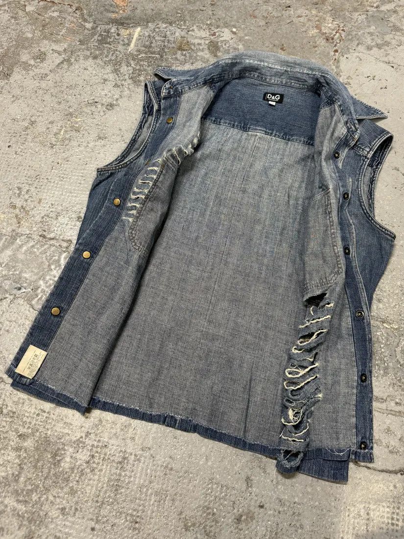 Designer × Dolce & Gabbana × Vintage 2000s Dolce & Gabbana Distressed Blue Denim Vest Size XS / US 0-2 / IT 36-38 - 4 Thumbnail