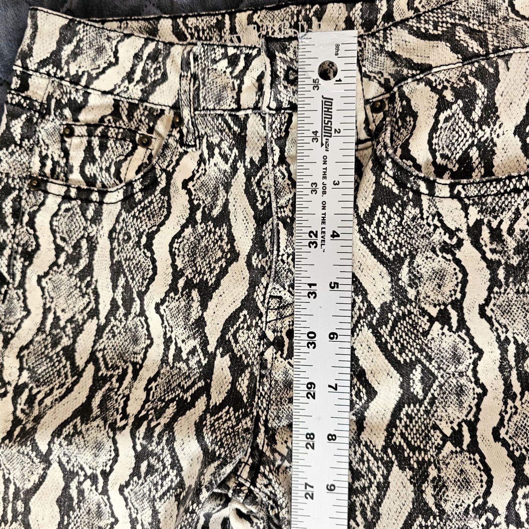 Vintage VINTAGE? No — Wild Fable Jeans Skinny Five Pocket 00 Beige Snakeskin Pattern Mid Rise Stretch Skinny Denim Women Pants Formal? Size 24" / US 00 / IT 34 - 6 Thumbnail