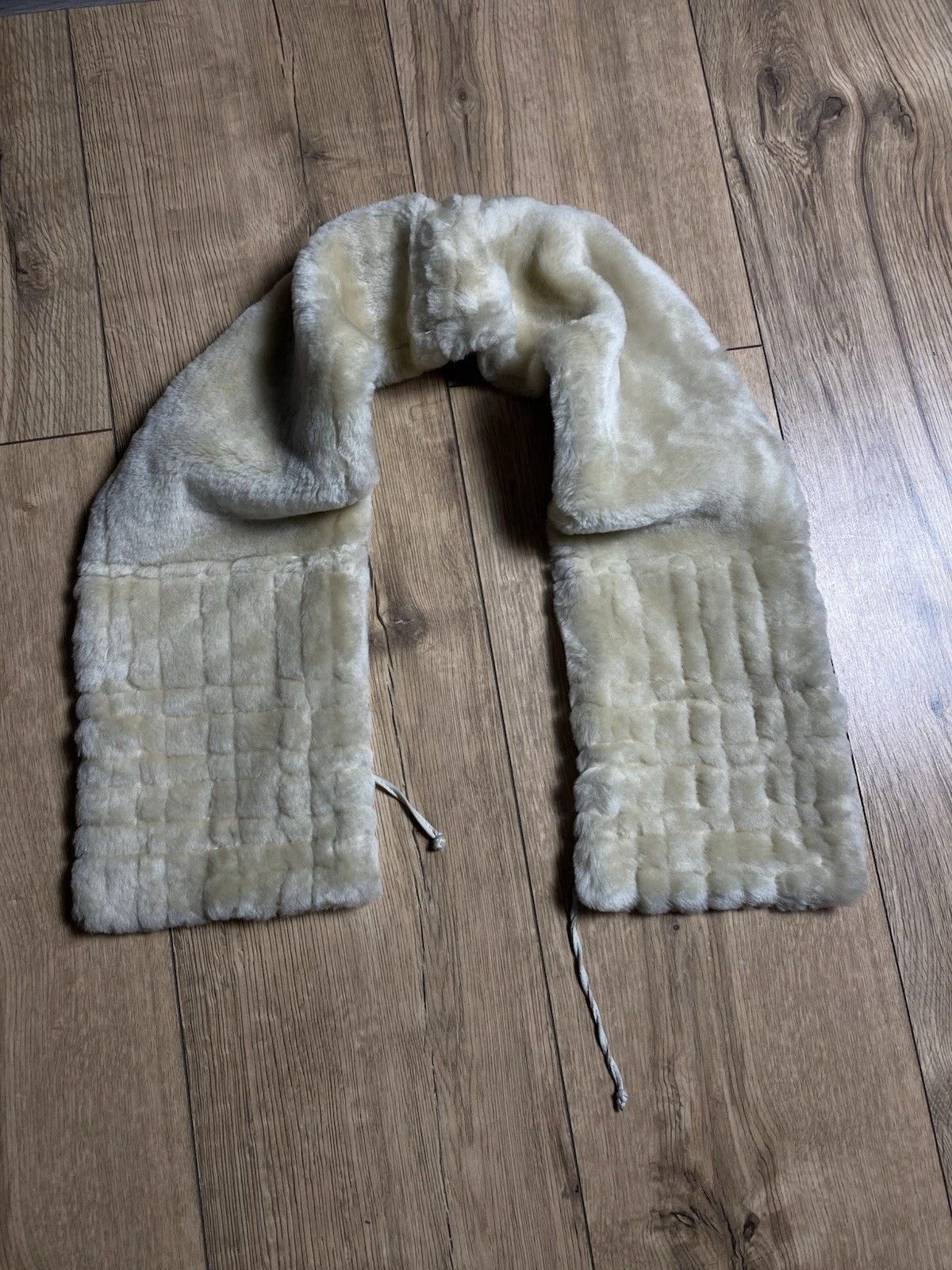 Burberry Vintage Burberry white fur scarf for women Size ONE SIZE - 1 Thumbnail