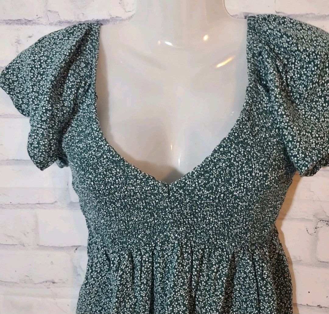 Hollister Hollister Dark Green Smocked Floral Cropped Top Small Size S / US 4 / IT 40 - 2 Thumbnail