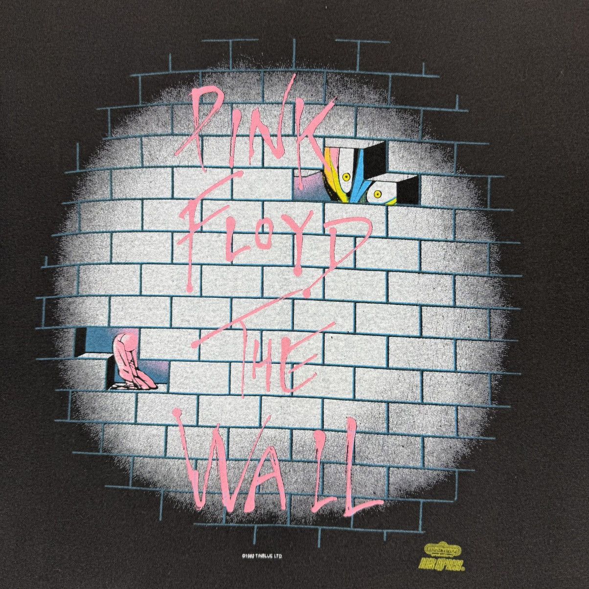 Band Tees Vintage Faded Pink Floyd The Wall "Marching Hammers" T-shirt Size US L / EU 52-54 / 3 - 12 Thumbnail