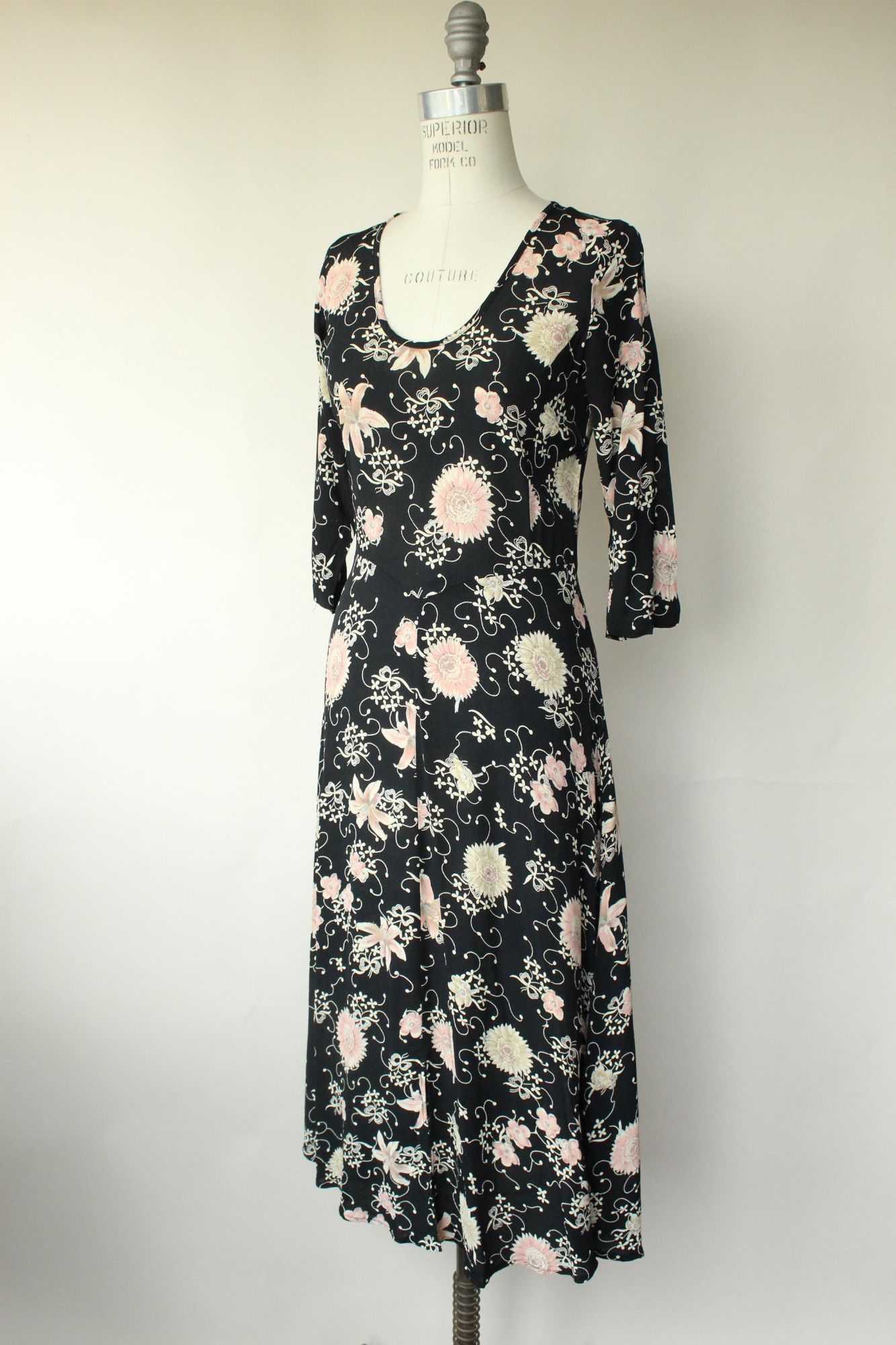 Vintage Vintage 1980's 1990s Dress, Zoe Black Floral Print Rayon Fro Size S / US 4 / IT 40 - 6 Thumbnail