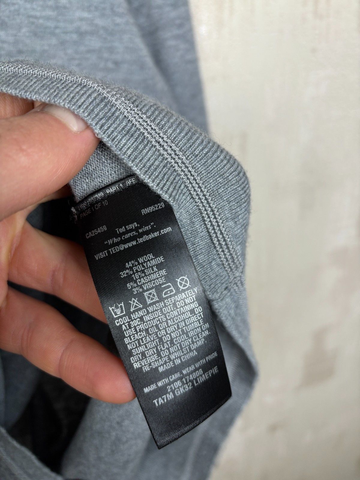 Ted Baker Ted Baker V-Neck Sweater Wool Blend Men's Size 4 Fits Like L Size US L / EU 52-54 / 3 - 10 Thumbnail