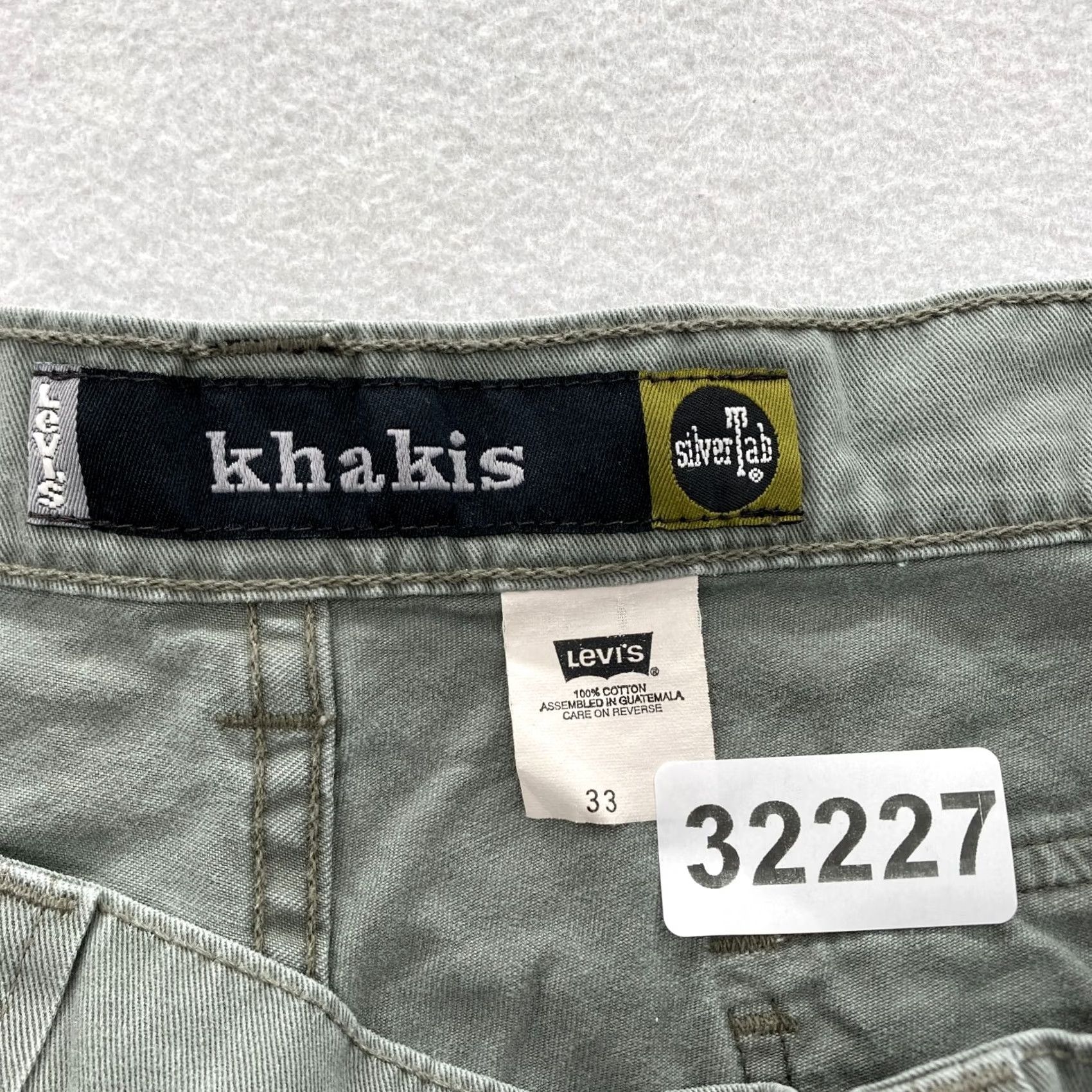 Levi's Levi's Silver Tab Khakis Cargo Shorts Mens 33 Green Mid Rise Casual 90s Vintage Shirt? Size US 33 - 6 Thumbnail
