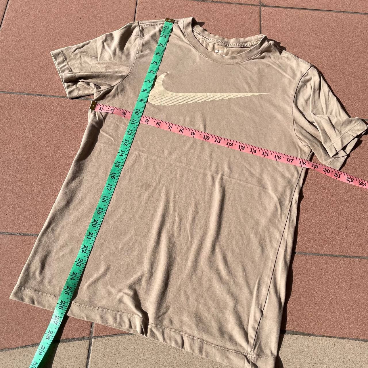 Nike ⭐️SALE⭐️ [S] NIKE SPORTWEAR SWOOSH TSHIRT GRAPHIC Size US S / EU 44-46 / 1 - 2 Thumbnail