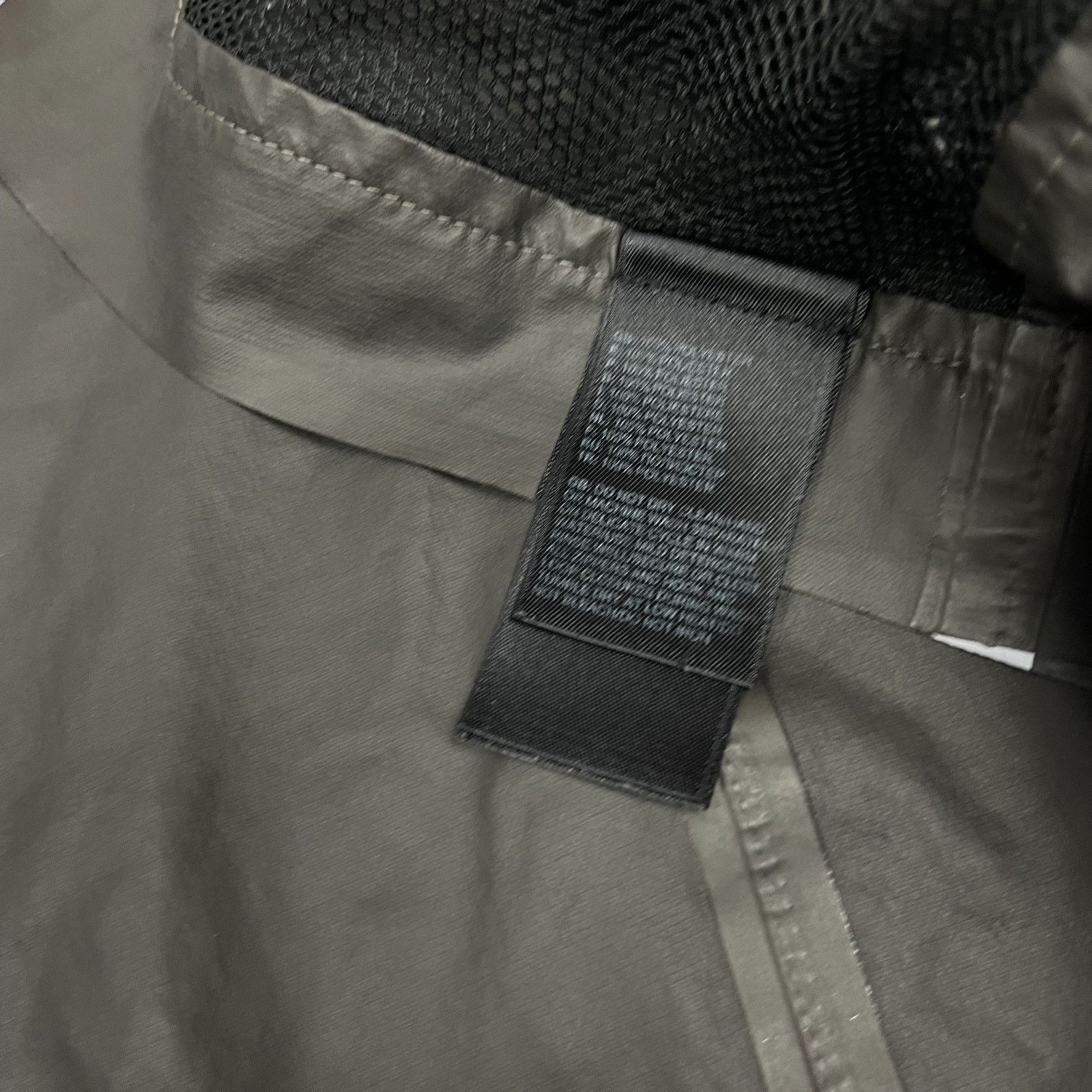 The North Face × Vintage The North Face Women's Gore-Tex Paclite Shell Rain Jacket L Size L / US 10 / IT 46 - 20 Thumbnail