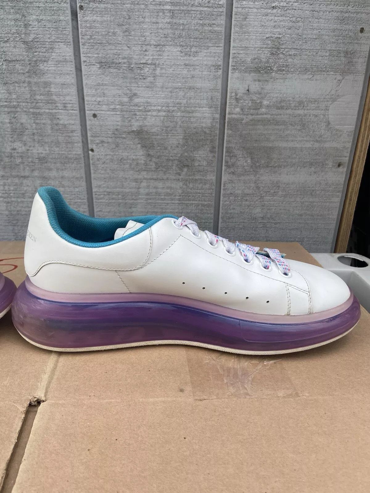 Alexander McQueen Alexander McQueen Transparent Sole White Purple Blue Size 9 Size US 9 / IT 39 - 5 Thumbnail