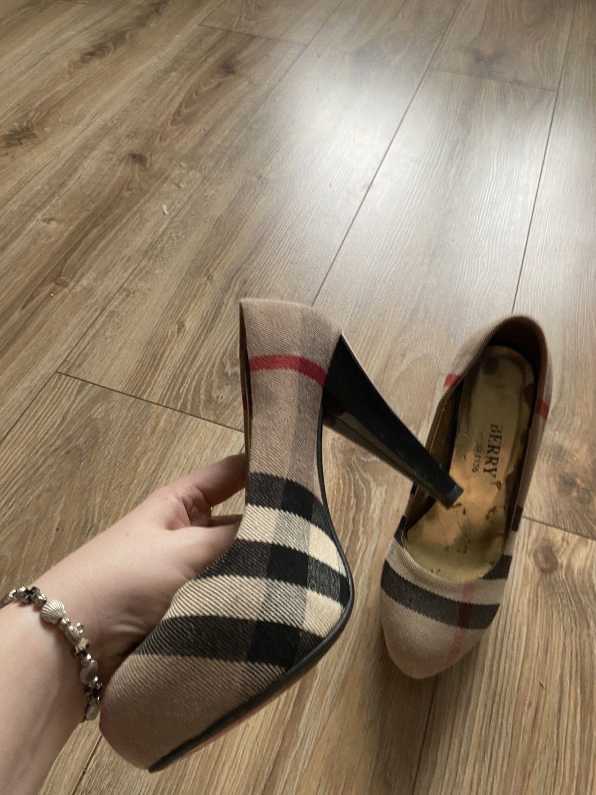 Burberry Vintage burberry heels Size US 7 / IT 37 - 4 Thumbnail