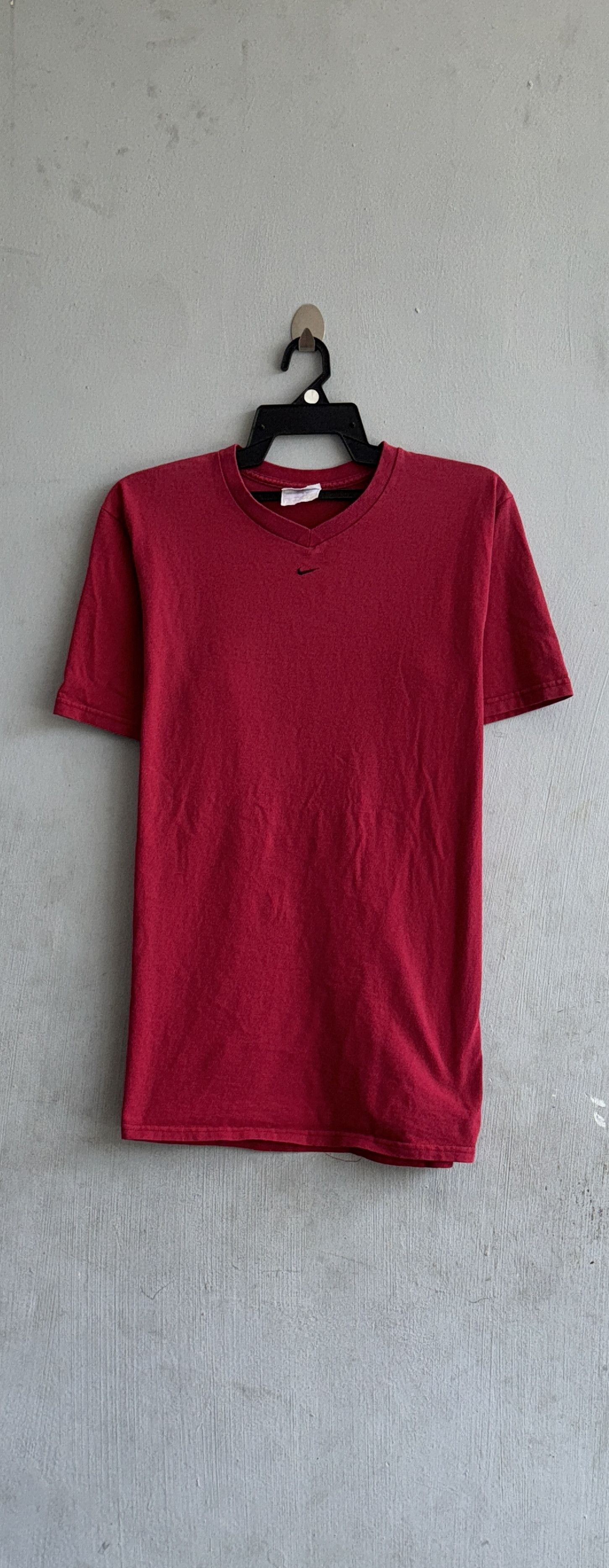 Nike Nike Center Swoosh V Neck Vintage Shirt Size US M / EU 48-50 / 2 - 1 Thumbnail