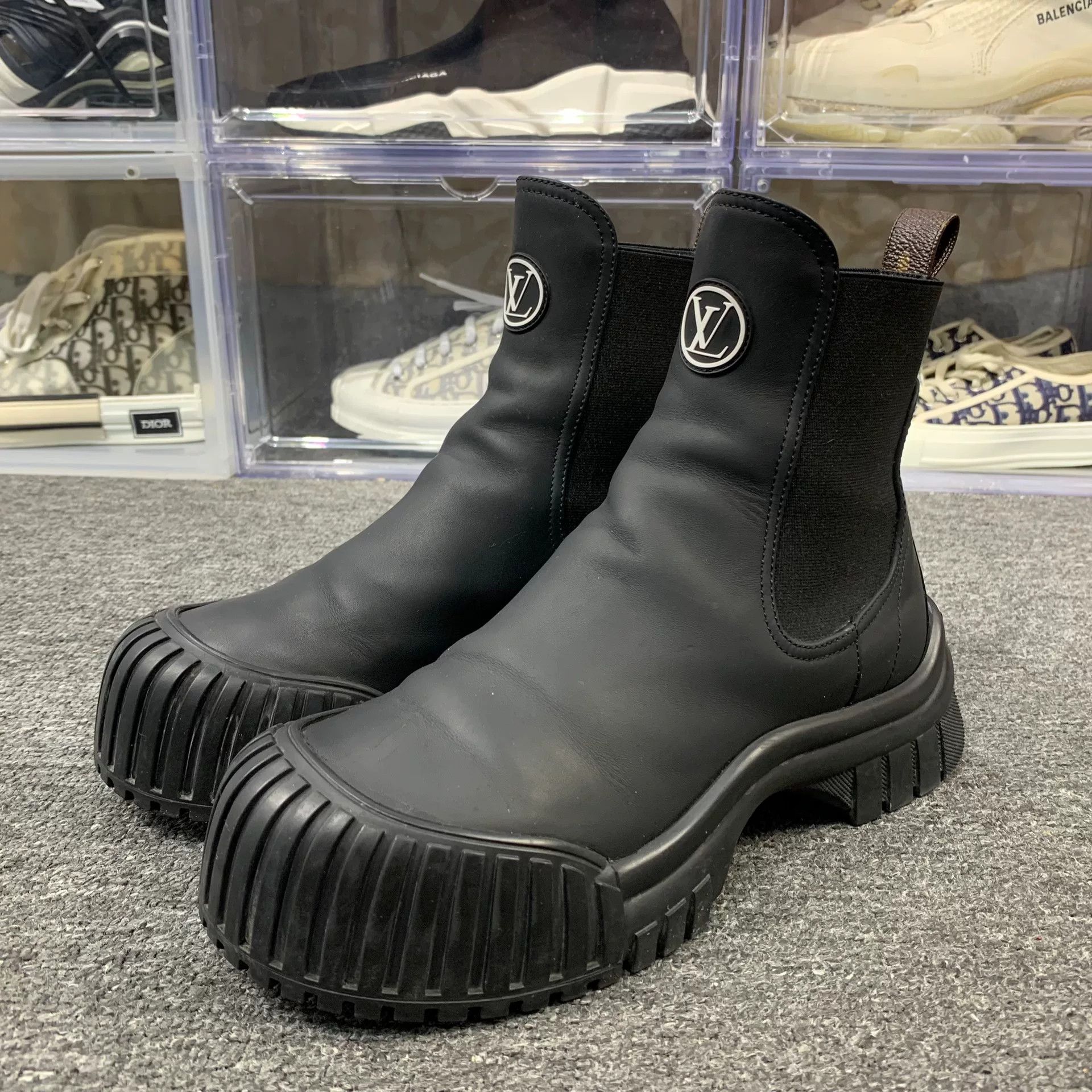 Louis Vuitton Louis Vuitton Black Boots us_8 Women Size US 8 / IT 38 - 1 Thumbnail