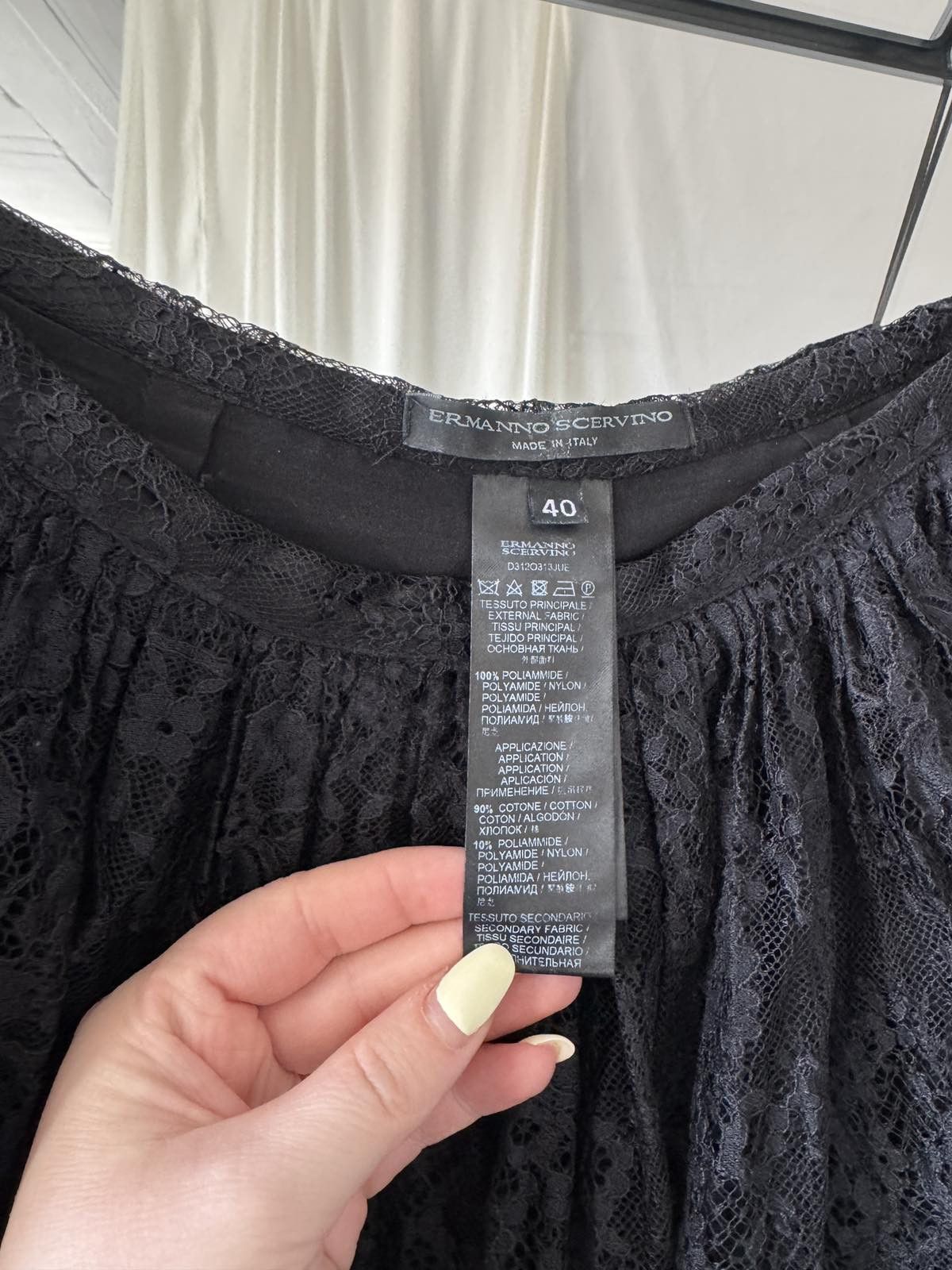 Ermanno Scervino Rare Ermanno Scervino Black embroidered Floral Skirt Sz 40 Size 40" / US 18 - 10 Thumbnail