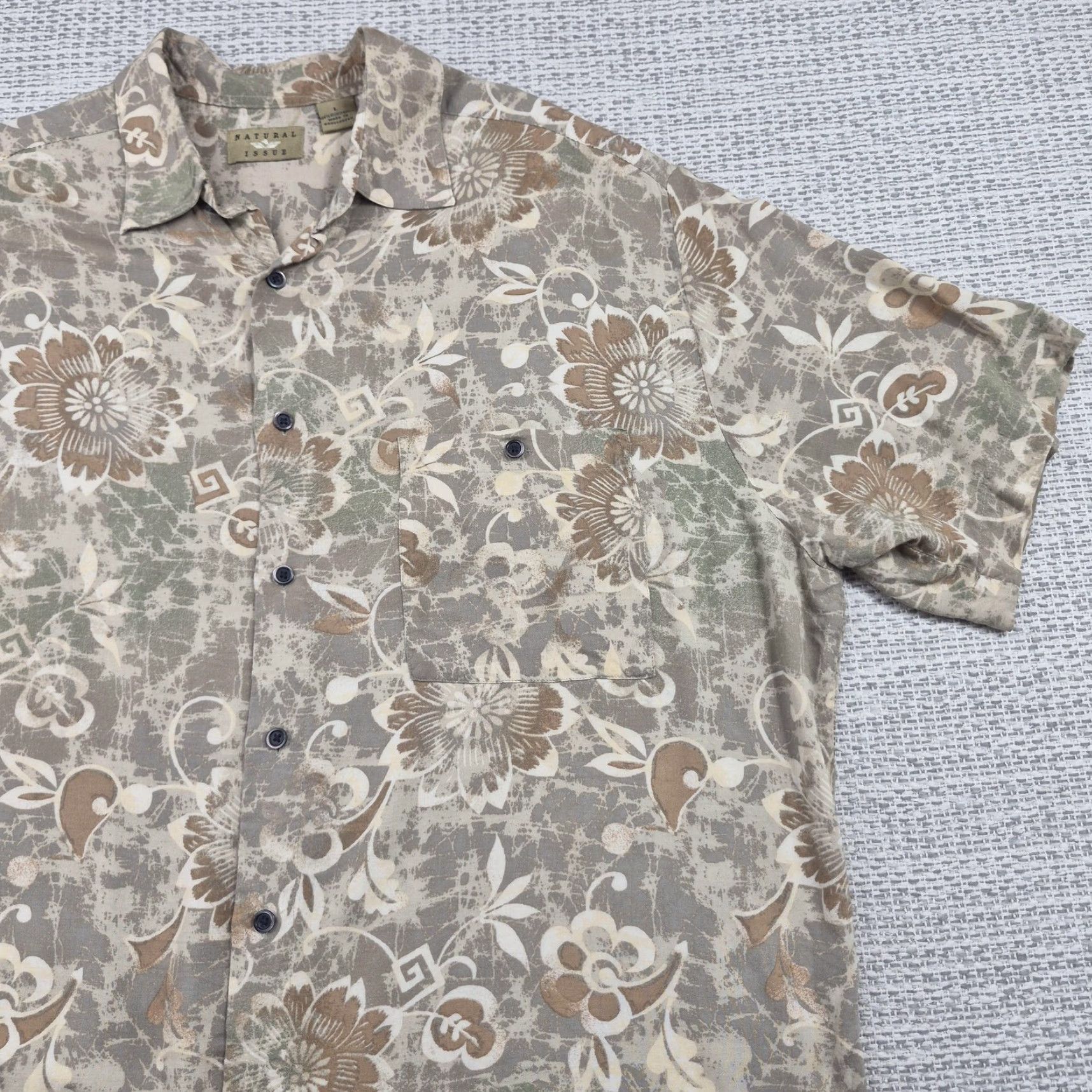 ALOHAS VINTAGE is not applicable; produce title: Natural Issue Button Up Shirt Mens Large Beige Hawaiian Aloha Floral Rayon Shirt Size US L / EU 52-54 / 3 - 2 Thumbnail