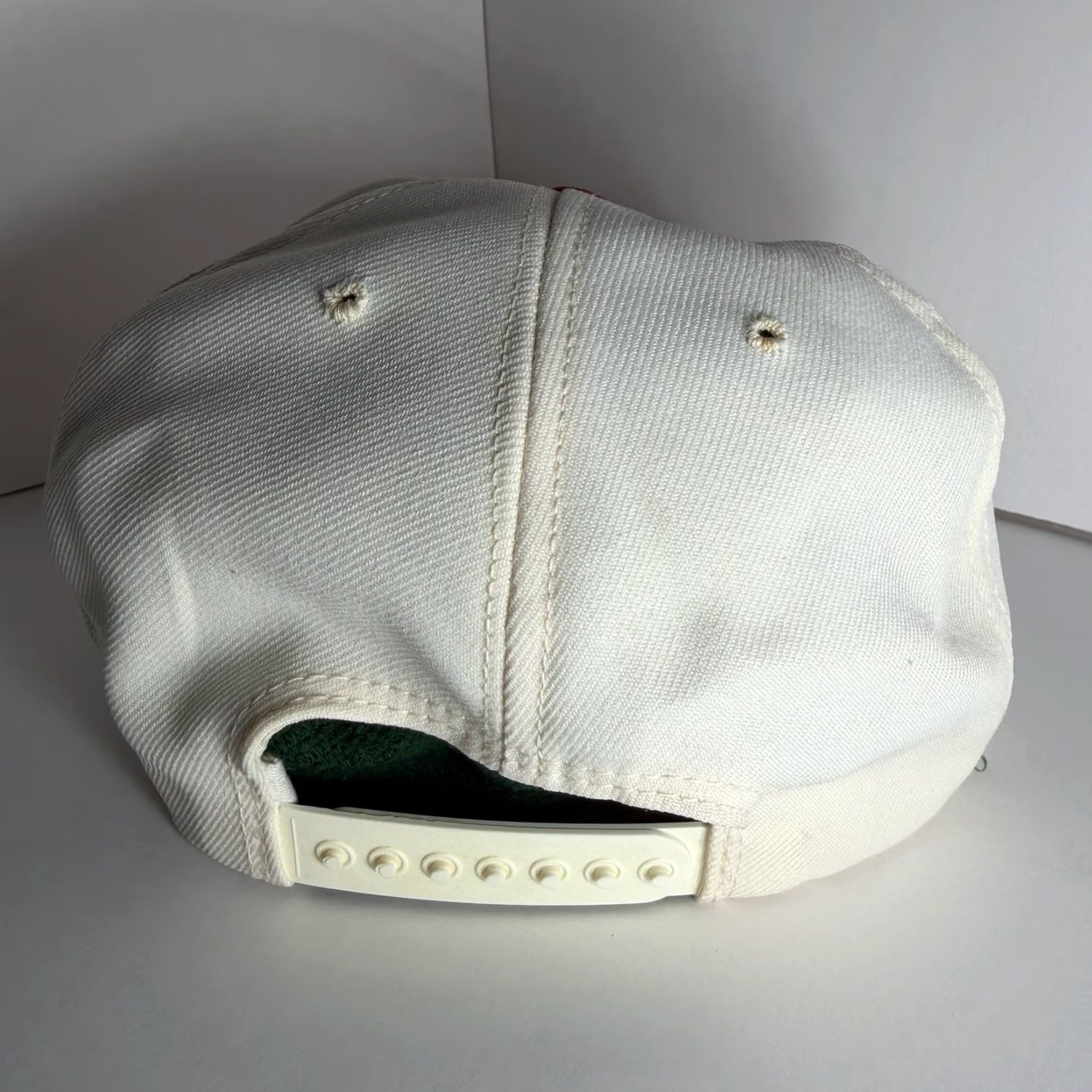 Vintage VINTAGE University Square NC State Wolf Pack SnapBack Hat 80’s NCSU NCAA Baseball Cap Mens White Cotton Twill Adjustable Snapback Size ONE SIZE - 5 Thumbnail