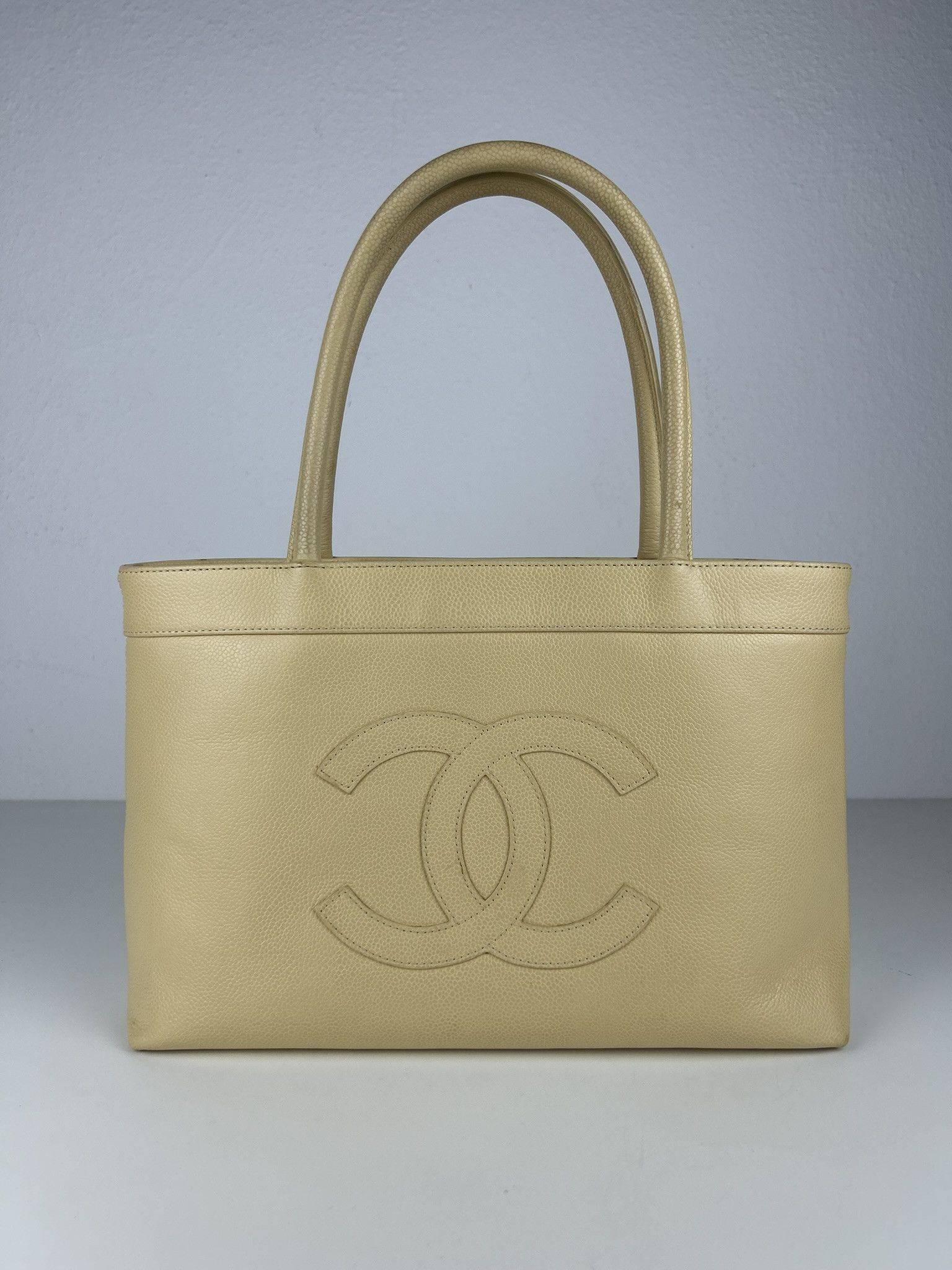 Chanel 2004-2005 Chanel coco mark caviar open tote bag in buttery Size ONE SIZE - 1 Thumbnail