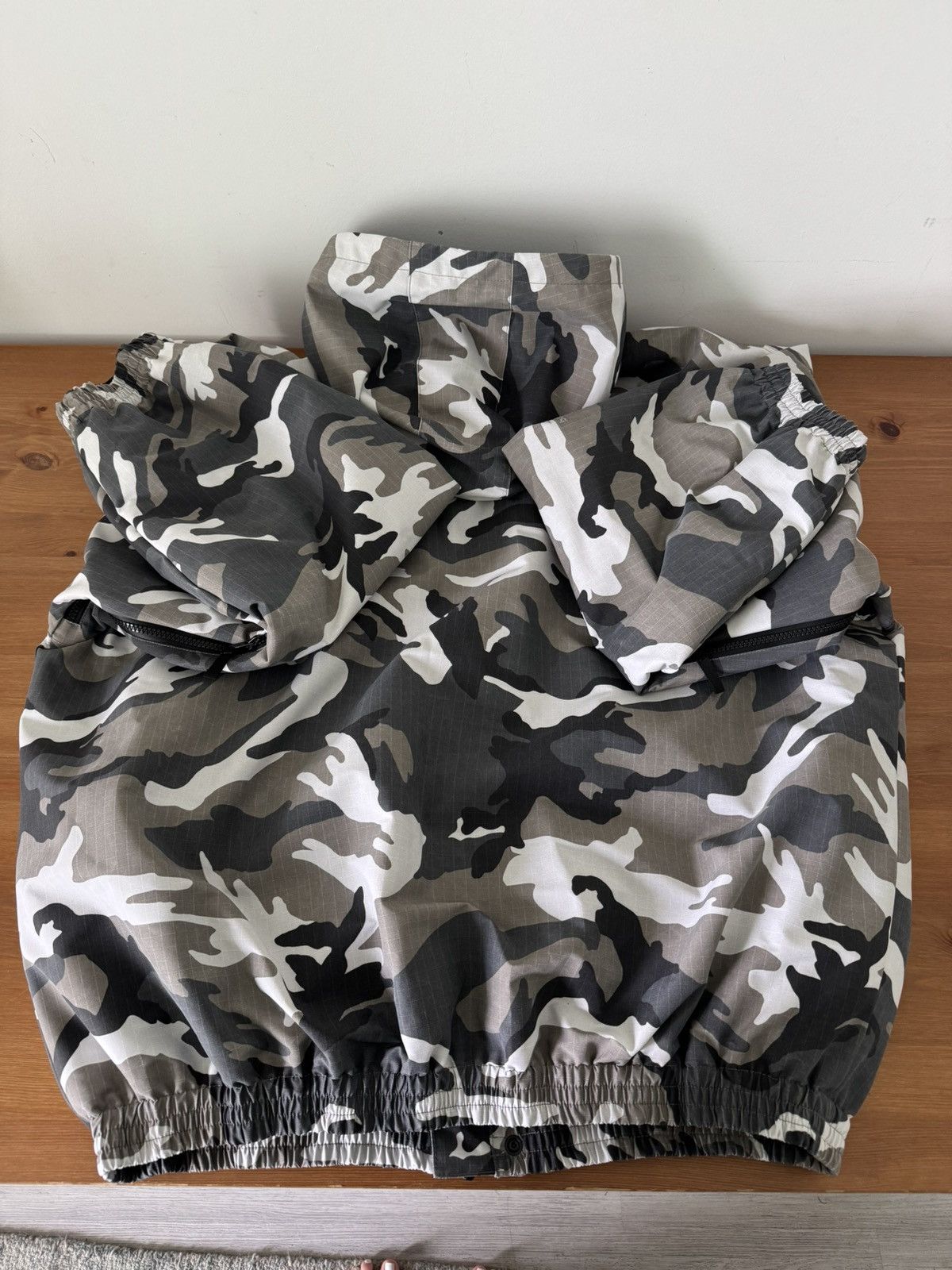 Balenciaga Balenciaga Ski Parka Grey Camo - Size L Size US L / EU 52-54 / 3 - 5 Thumbnail
