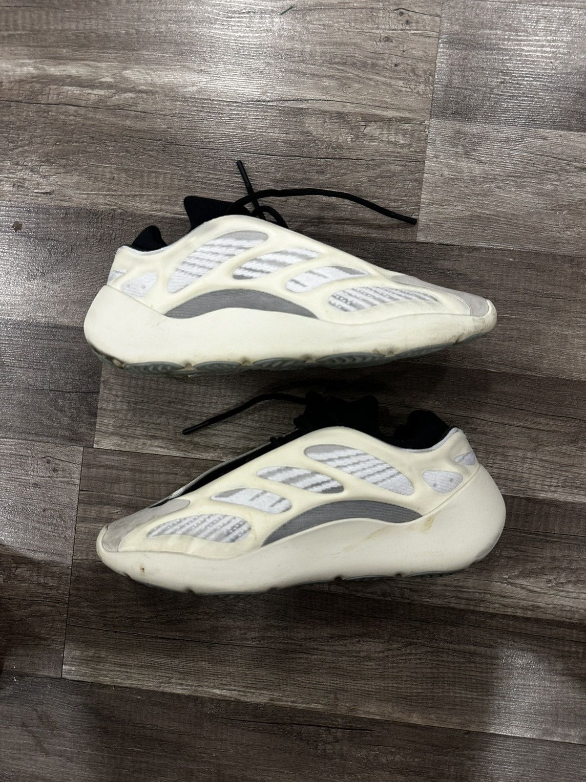 Yeezy Yeezy 700 V3 Azael Size US 10.5 / EU 43-44 - 1 Thumbnail