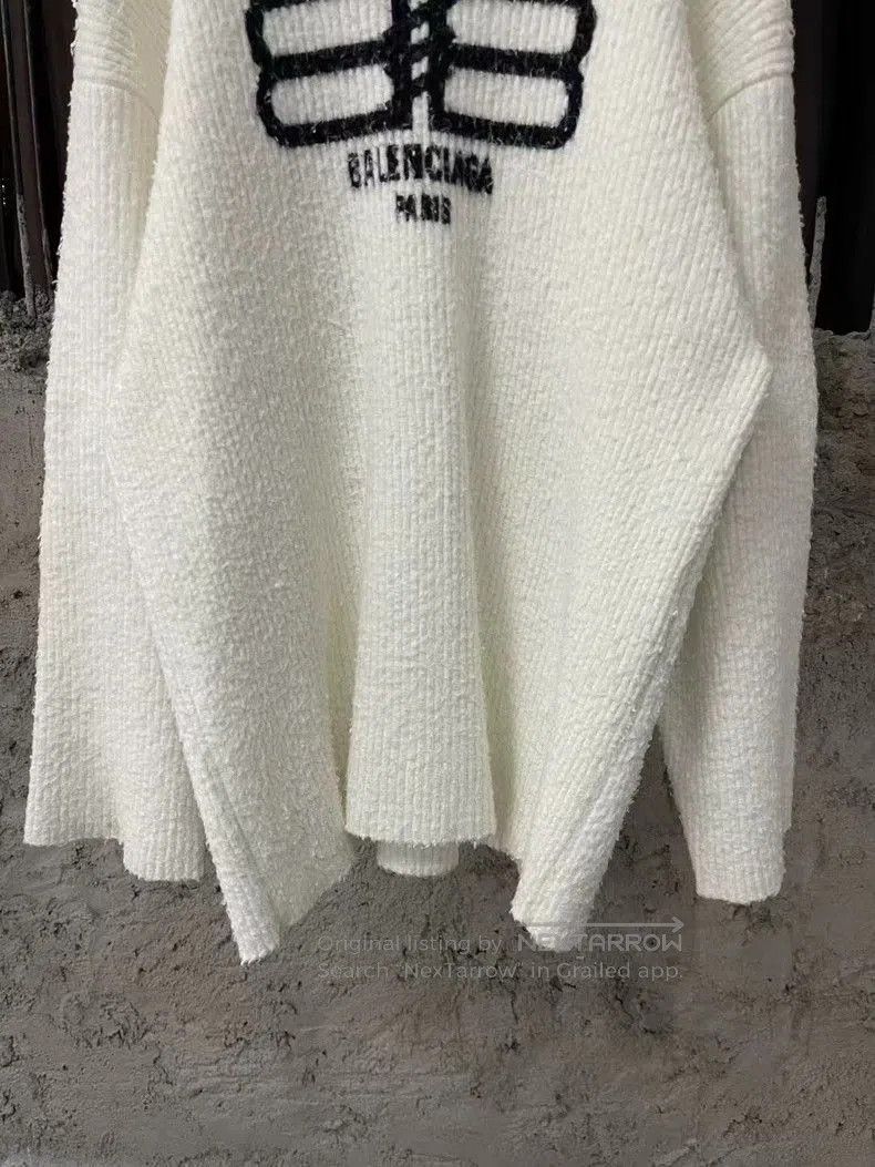 Balenciaga Balenciaga Black and White Lock Button Mohair Sweater. Size US XS / EU 42 / 0 - 4 Thumbnail