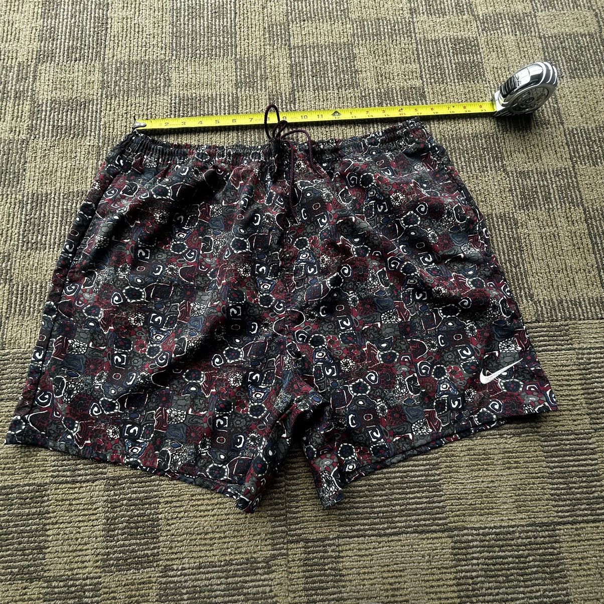 Vintage Vintage 90’s Nike Abstract Goemetric Print Swoosh Shorts Size US 38 / EU 54 - 4 Thumbnail