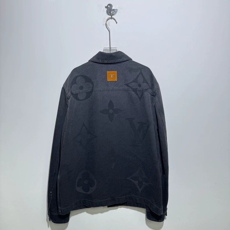 Louis Vuitton Louis Vuitton 25 new logo jacquard single breasted lapel l Size US L / EU 52-54 / 3 - 5 Thumbnail